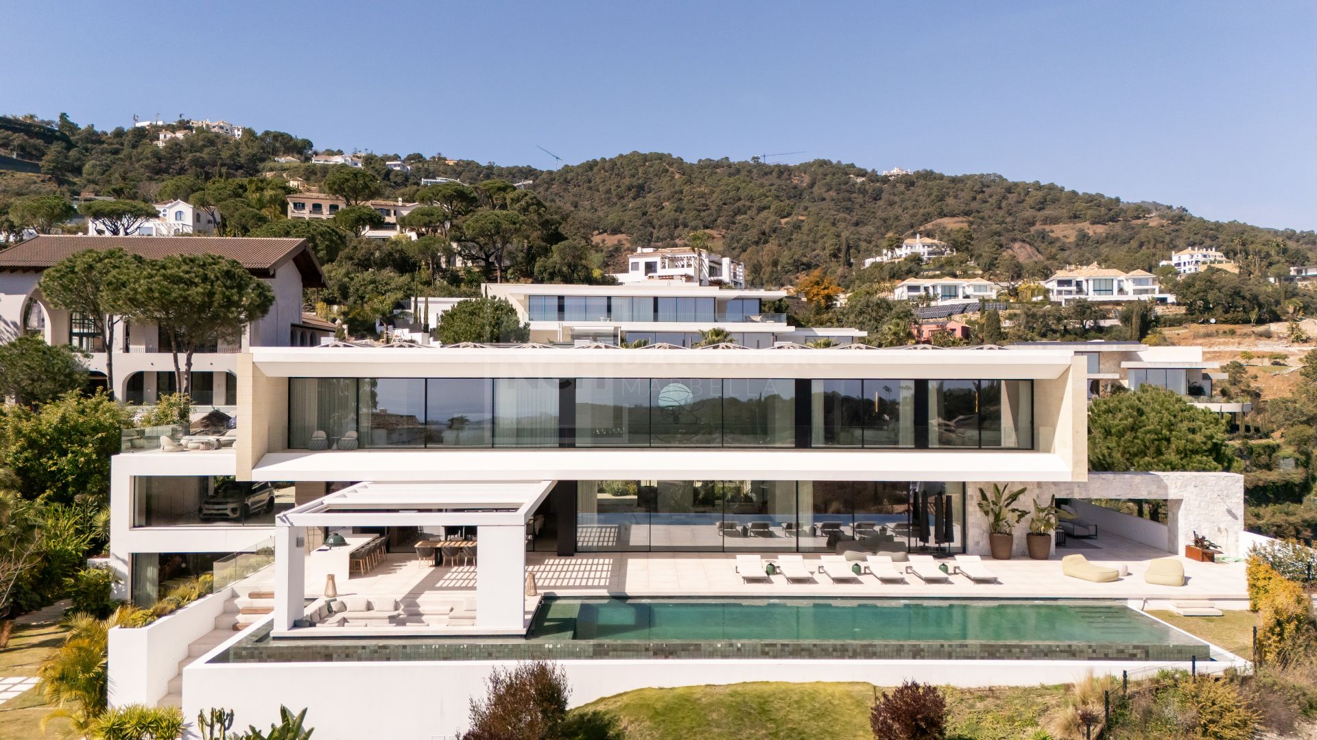 Excepcional casa contemporánea de 6 dormitorios con spa y piscina infinita