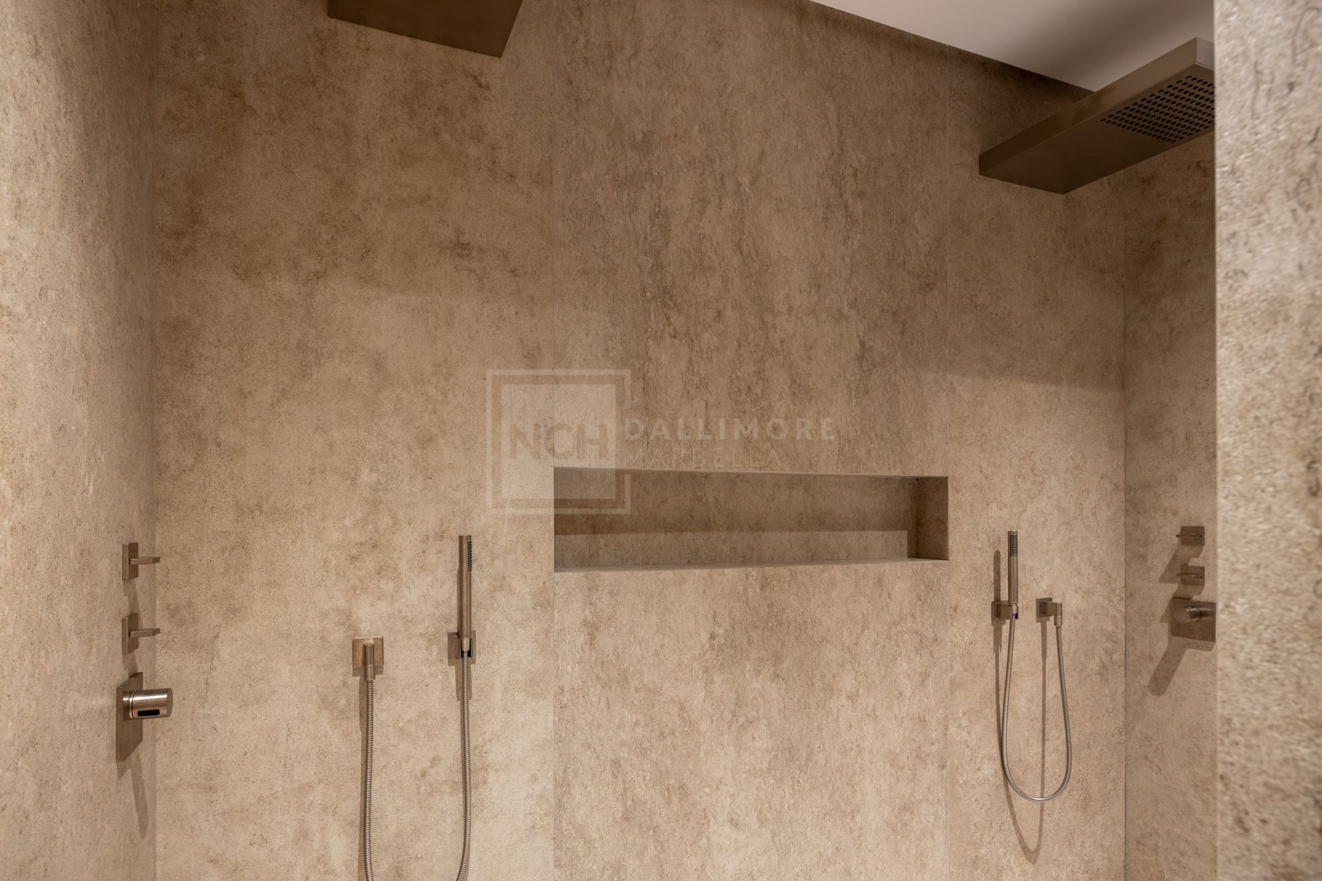 Excepcional casa contemporánea de 6 dormitorios con spa y piscina infinita