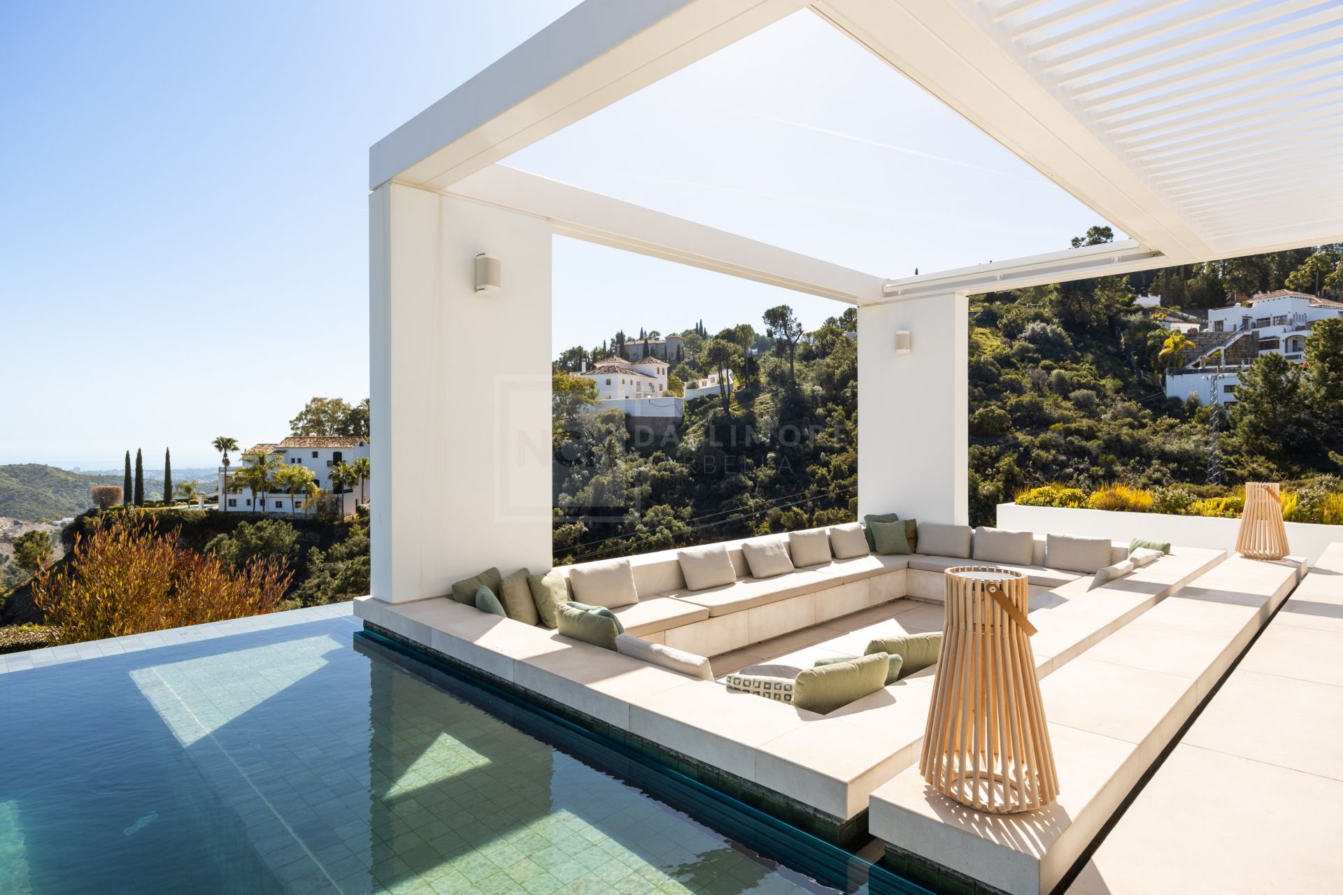 Excepcional casa contemporánea de 6 dormitorios con spa y piscina infinita