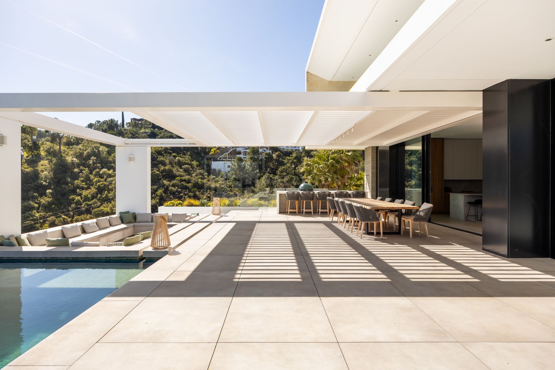 Excepcional casa contemporánea de 6 dormitorios con spa y piscina infinita