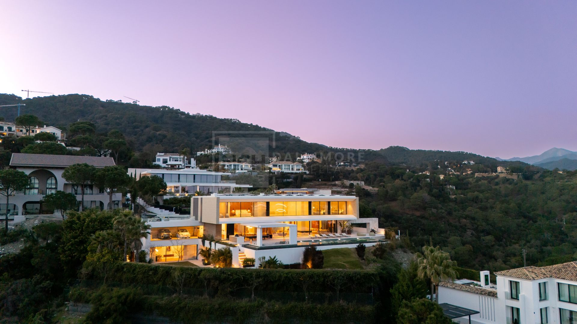 Excepcional casa contemporánea de 6 dormitorios con spa y piscina infinita