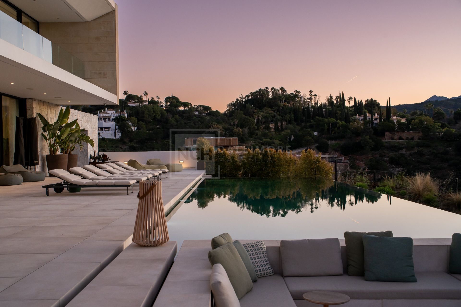 Excepcional casa contemporánea de 6 dormitorios con spa y piscina infinita