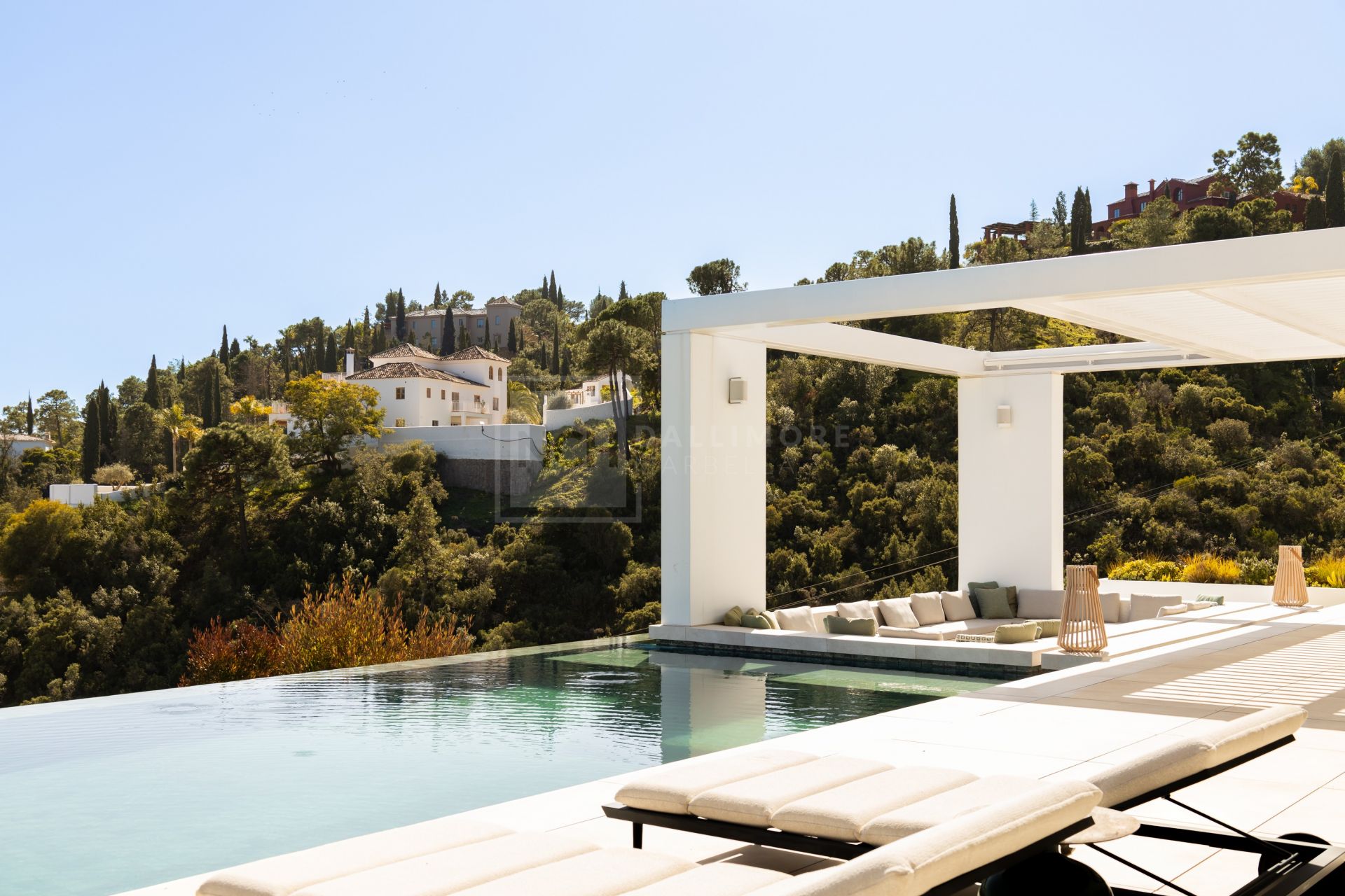 Excepcional casa contemporánea de 6 dormitorios con spa y piscina infinita