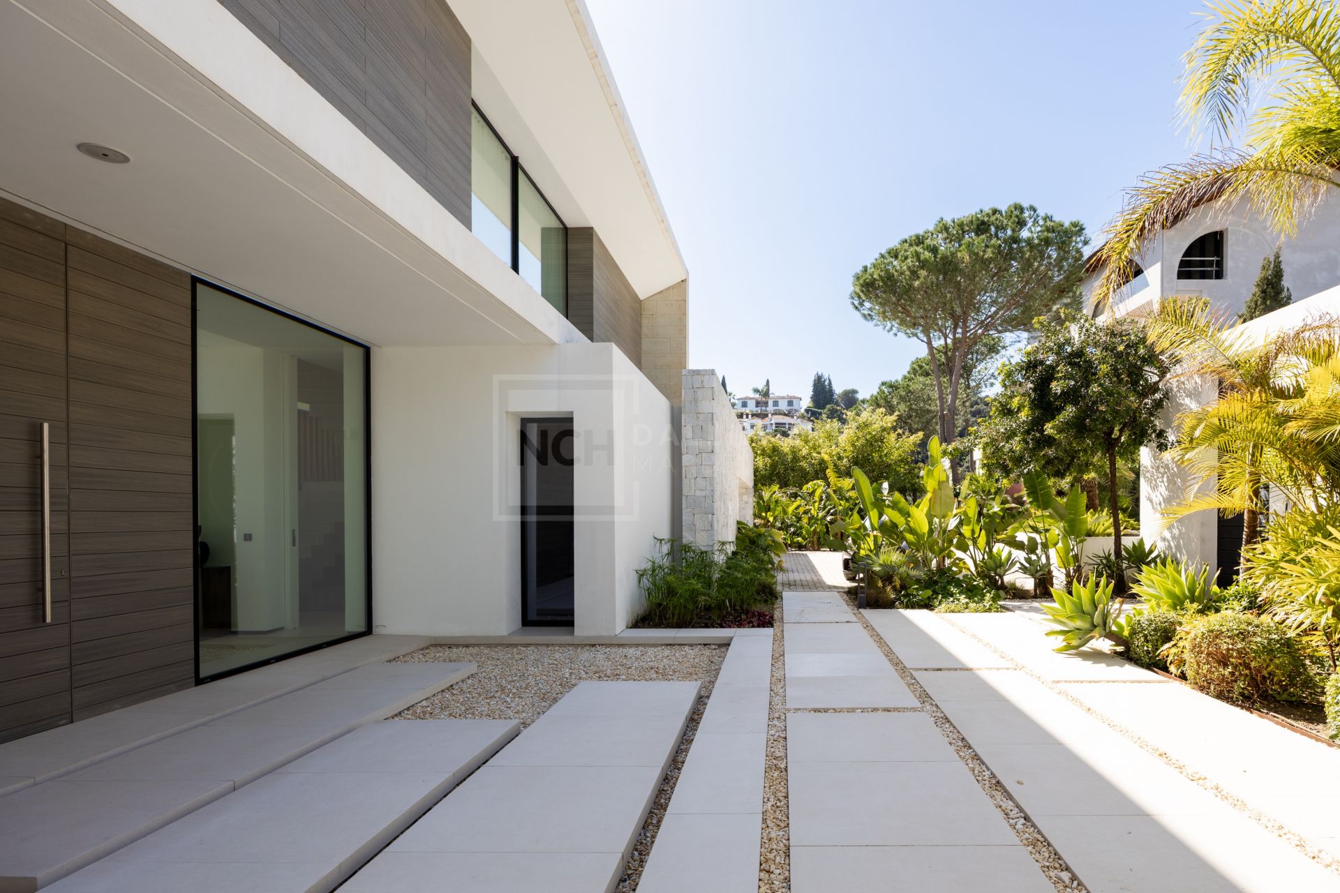 Excepcional casa contemporánea de 6 dormitorios con spa y piscina infinita