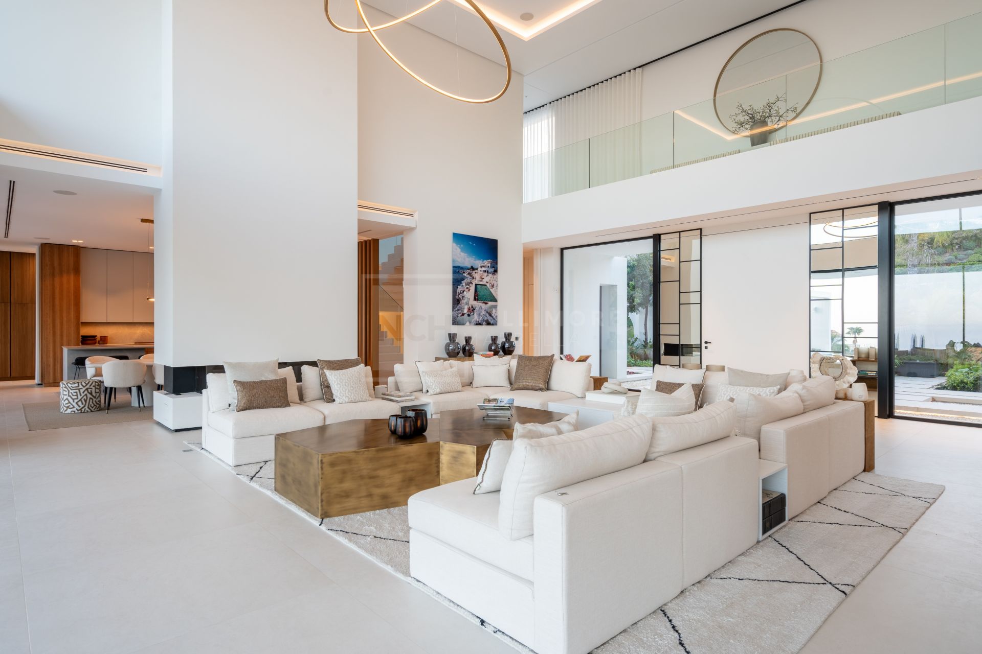 Excepcional casa contemporánea de 6 dormitorios con spa y piscina infinita