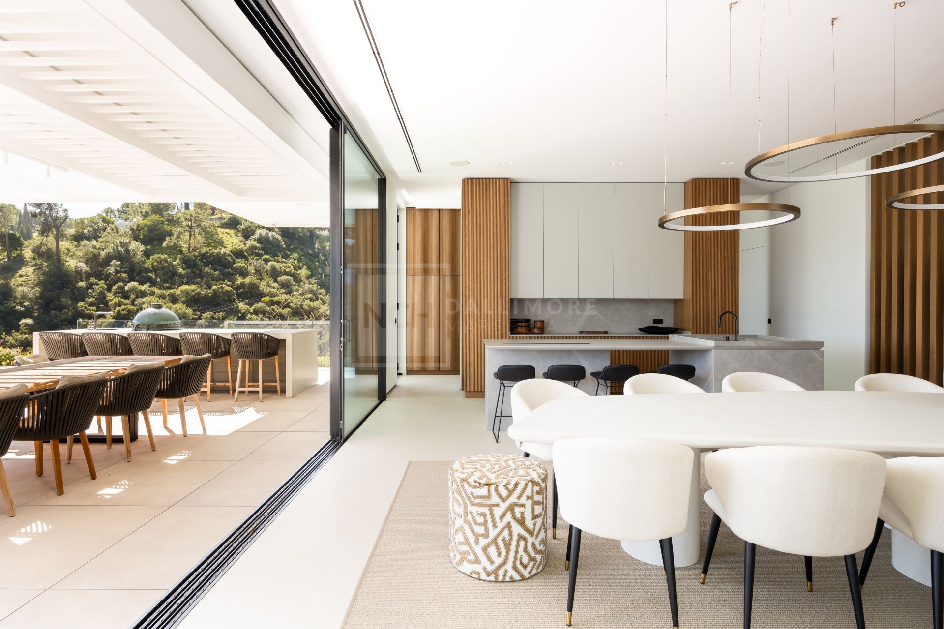 Excepcional casa contemporánea de 6 dormitorios con spa y piscina infinita