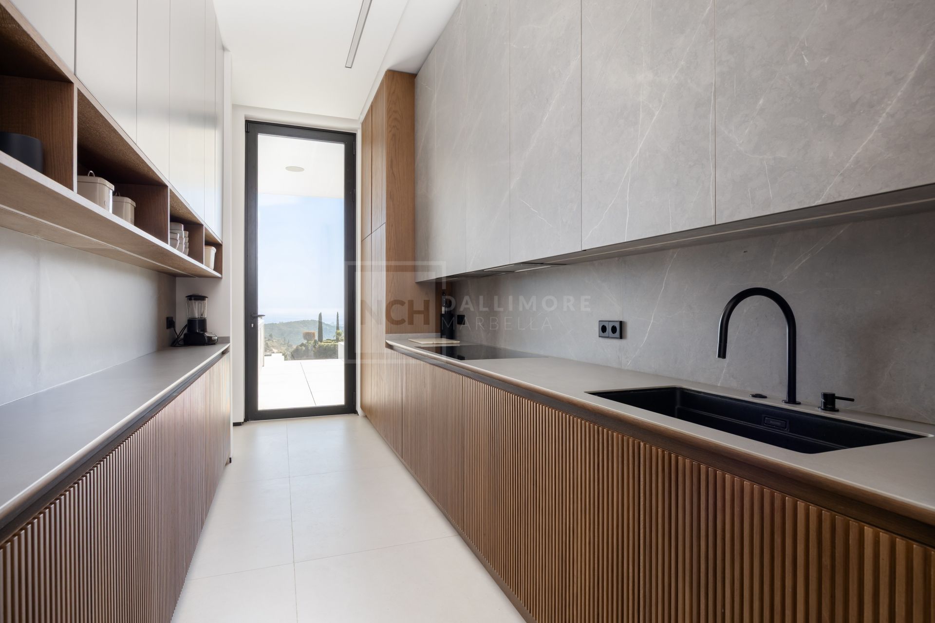 Excepcional casa contemporánea de 6 dormitorios con spa y piscina infinita