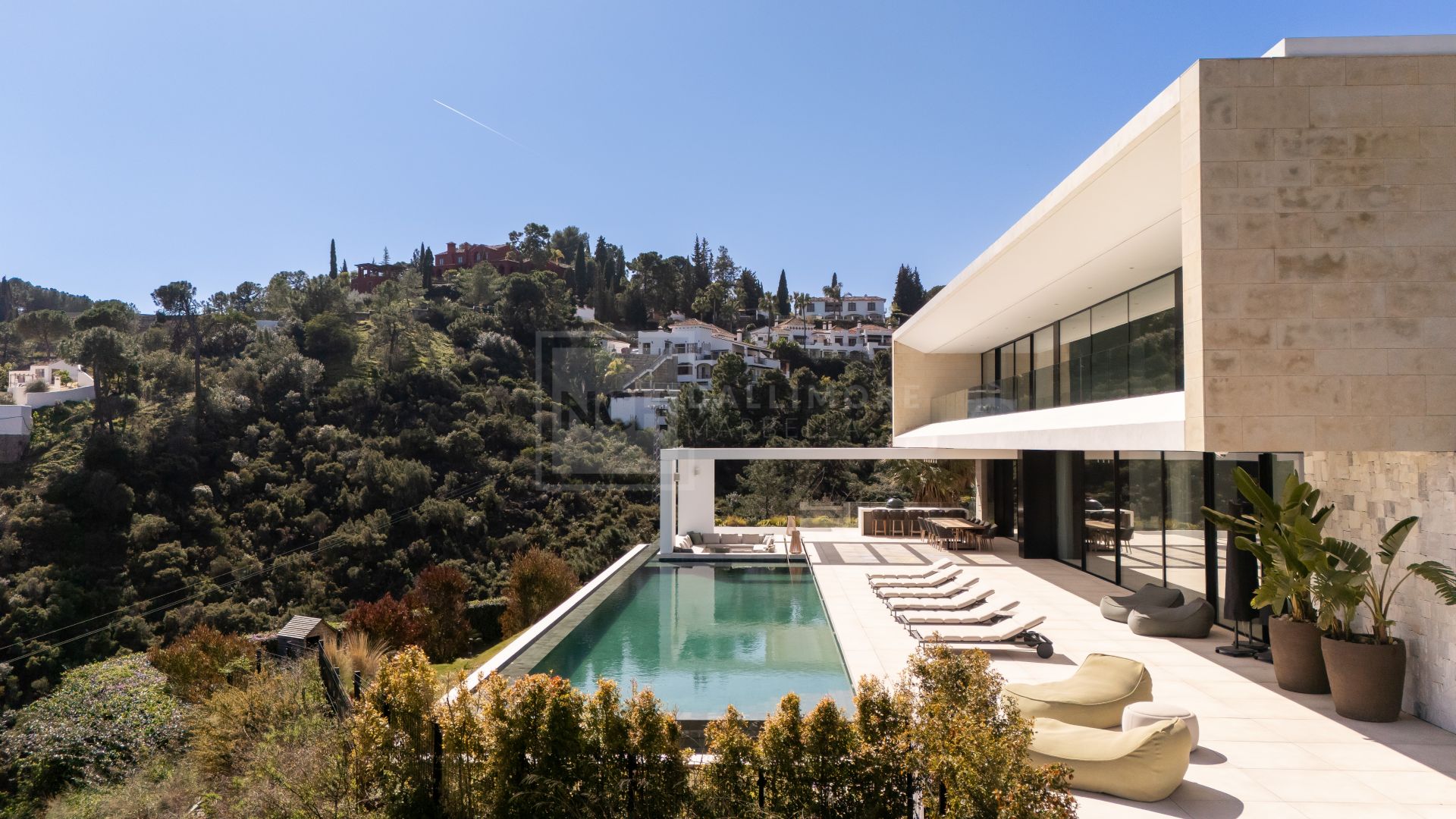 Excepcional casa contemporánea de 6 dormitorios con spa y piscina infinita