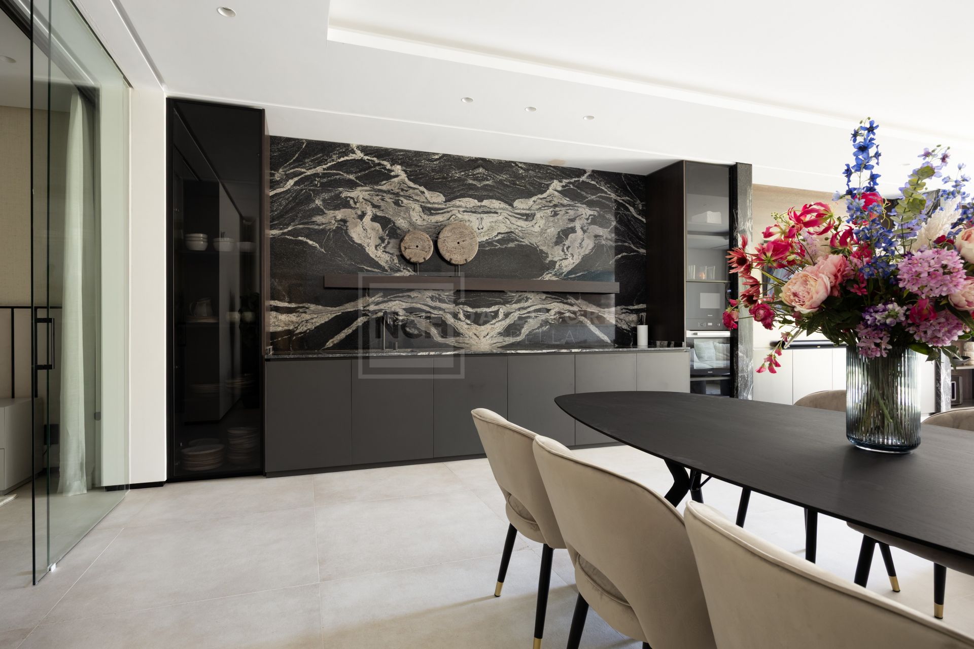 Excepcional casa contemporánea de 6 dormitorios con spa y piscina infinita