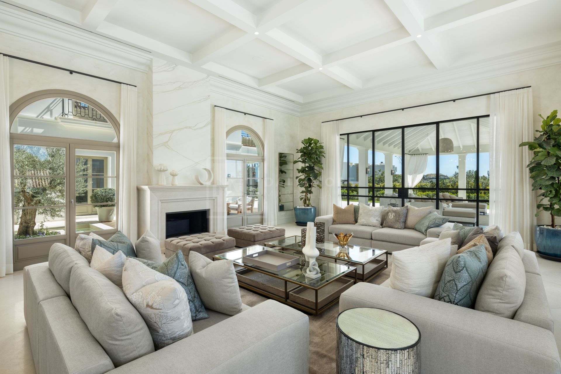 Six Bedroom Luxury Villa in Marbella’s Prestigious Golf Valley Enclave
