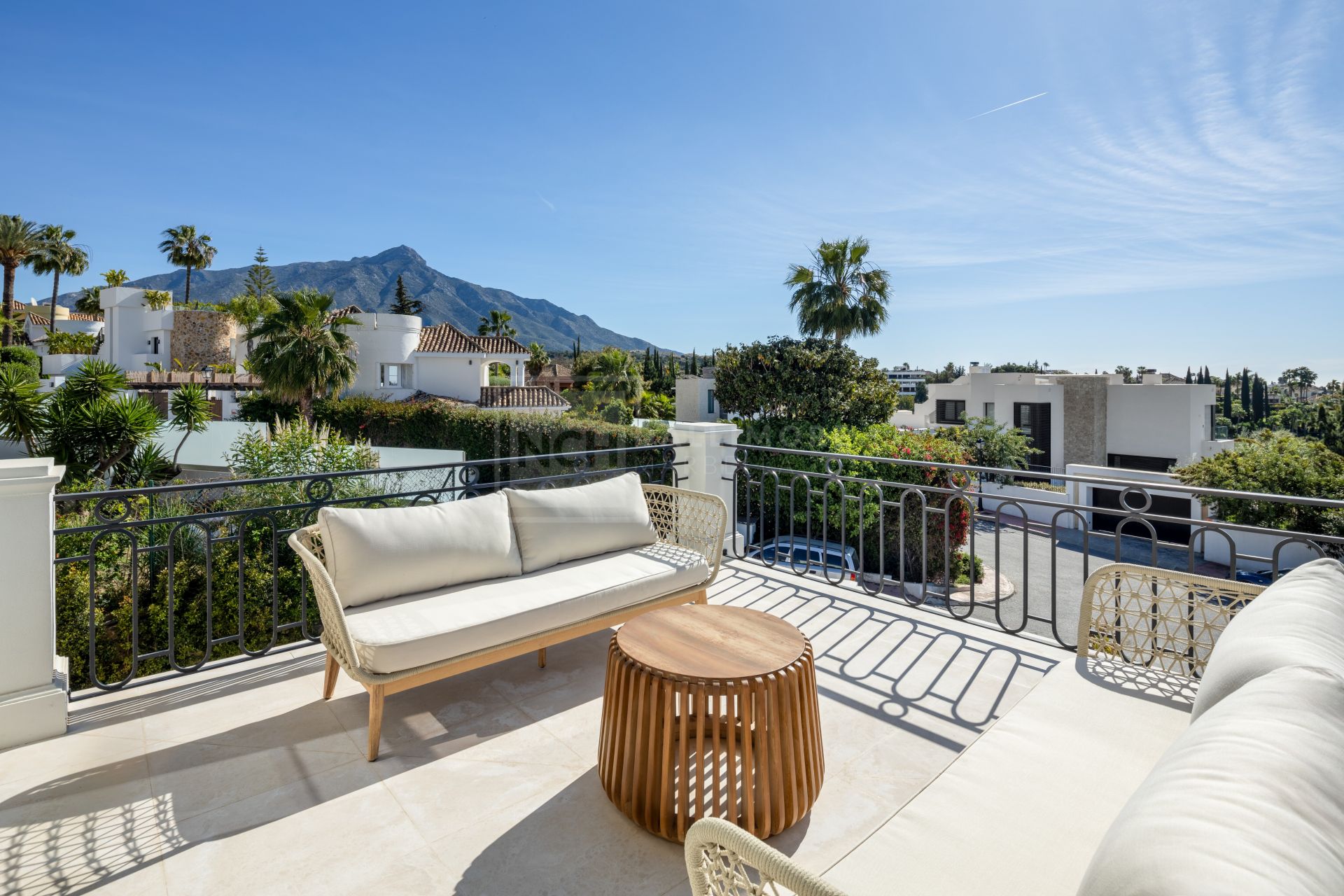 Six Bedroom Luxury Villa in Marbella’s Prestigious Golf Valley Enclave