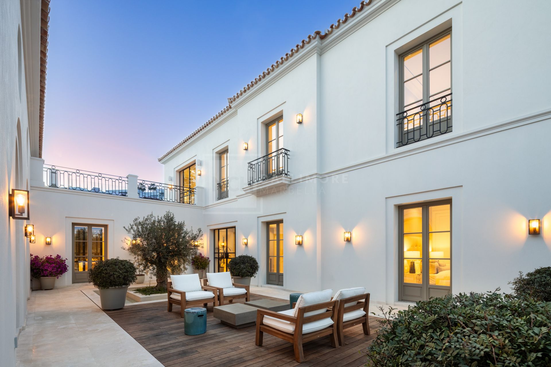 Six Bedroom Luxury Villa in Marbella’s Prestigious Golf Valley Enclave