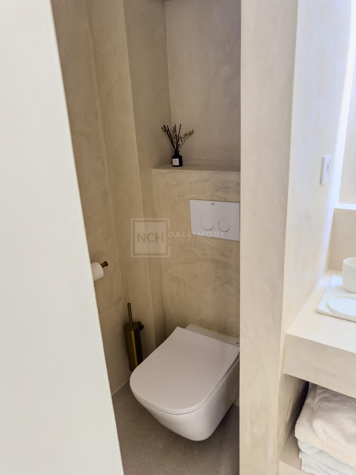 Elegante vivienda totalmente renovada en 2025 con acabados de alta gama y amplias terrazas