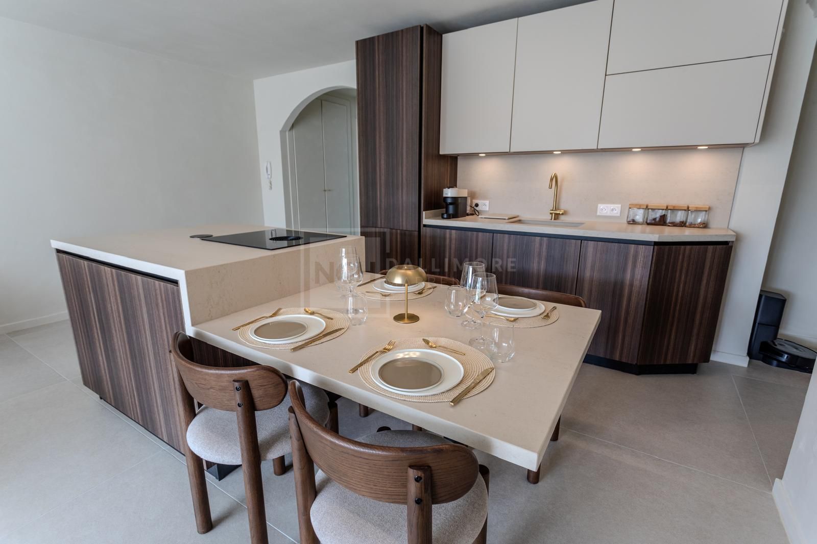 Elegante vivienda totalmente renovada en 2025 con acabados de alta gama y amplias terrazas
