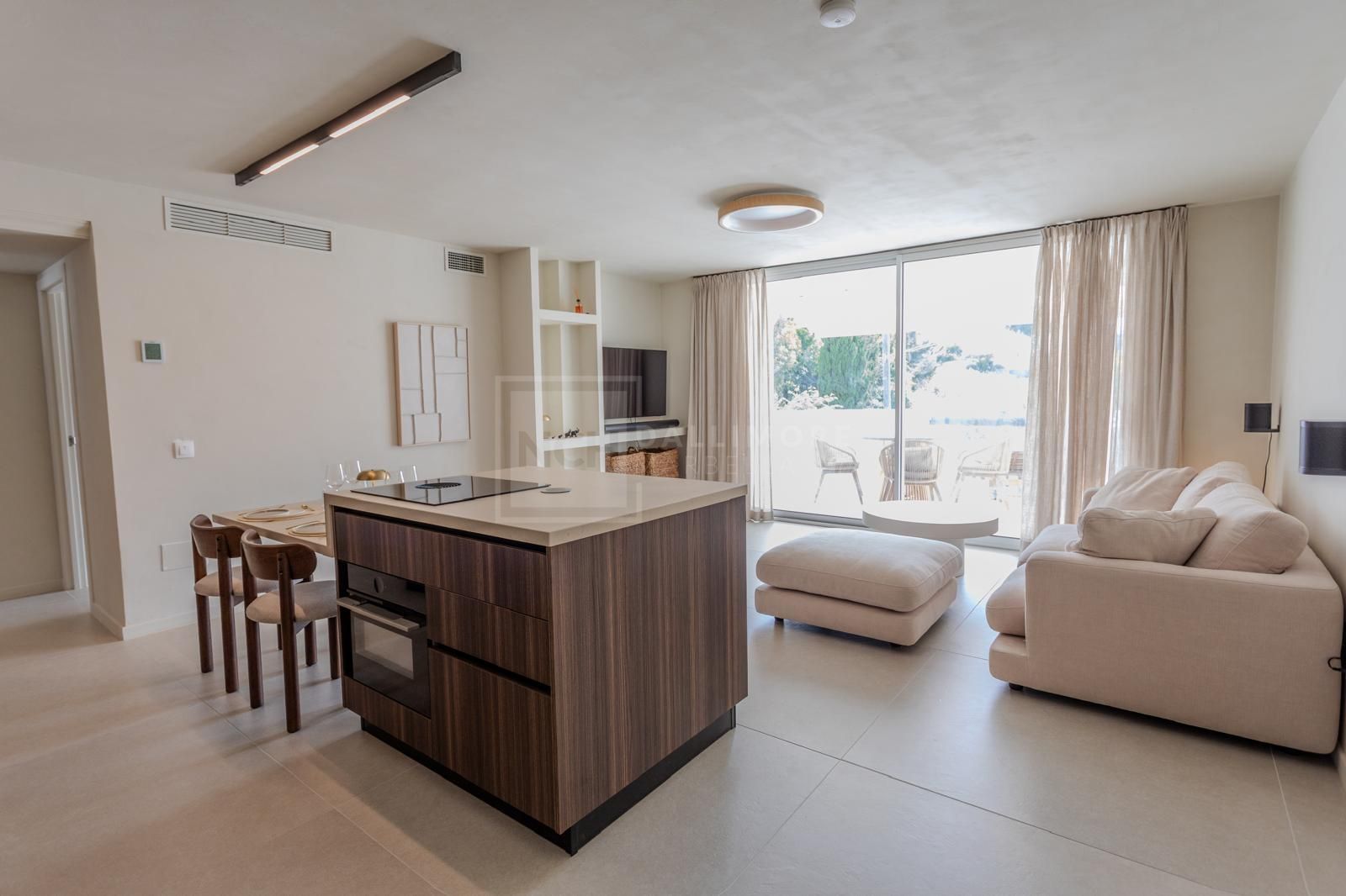 Elegante vivienda totalmente renovada en 2025 con acabados de alta gama y amplias terrazas