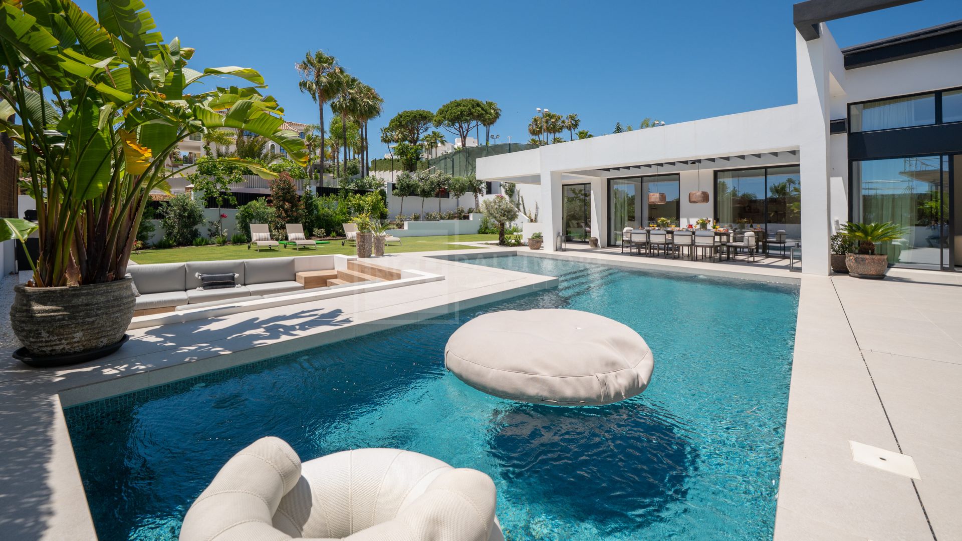 Sophisticated Mediterranean Retreat for Unforgettable Marbella Living