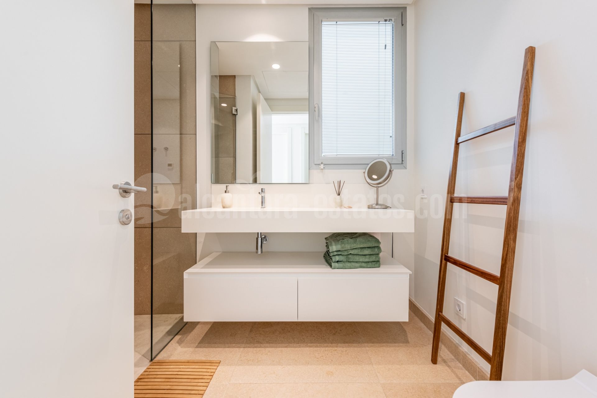 Penthouse in Marbella Club Hills, Benahavis