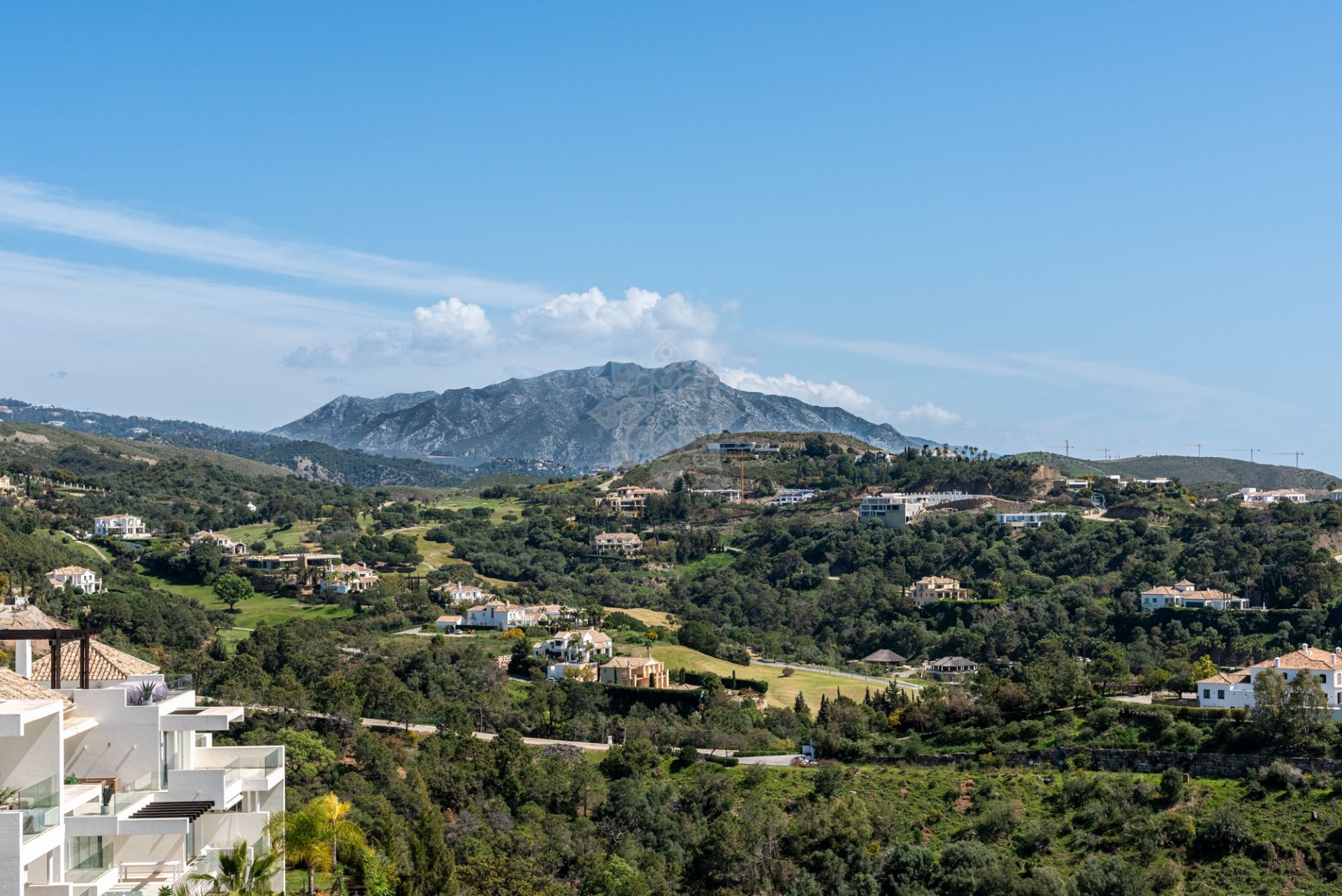 Penthouse in Marbella Club Hills, Benahavis