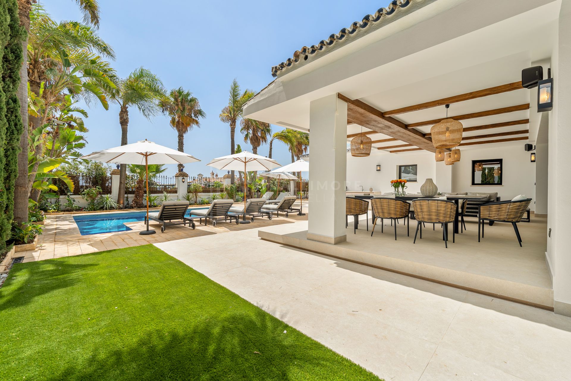 Beachfront Six Bedroom Villa With Panoramic Sea Views in Marbella