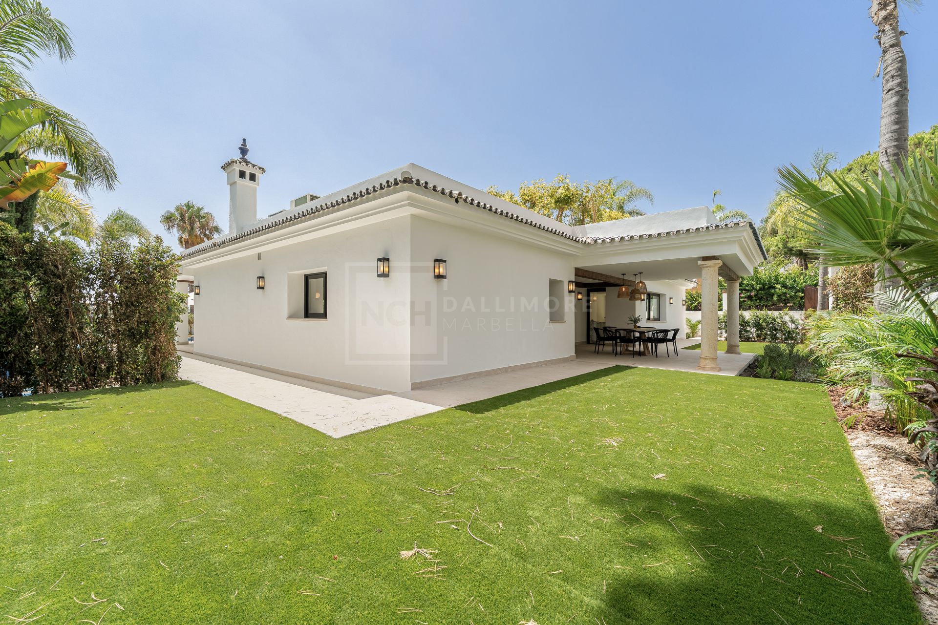 Beachfront Six Bedroom Villa With Panoramic Sea Views in Marbella
