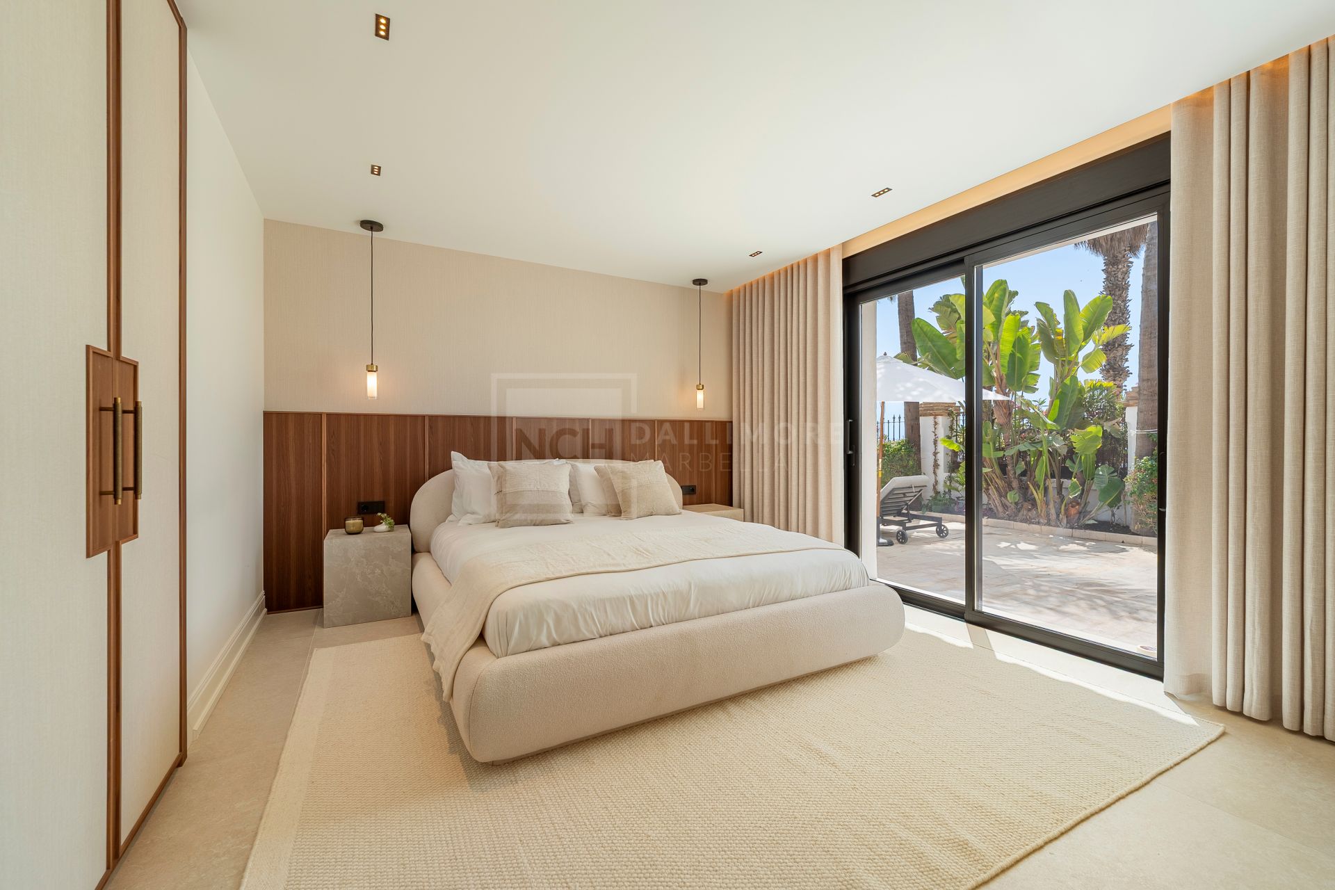 Beachfront Six Bedroom Villa With Panoramic Sea Views in Marbella