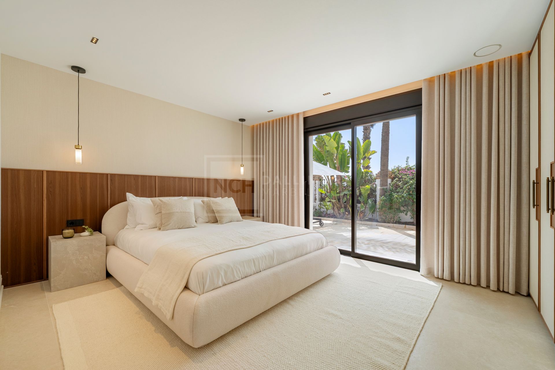 Beachfront Six Bedroom Villa With Panoramic Sea Views in Marbella