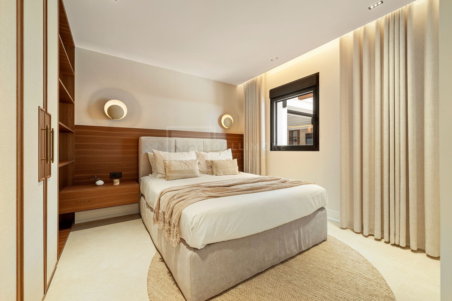Beachfront Six Bedroom Villa With Panoramic Sea Views in Marbella