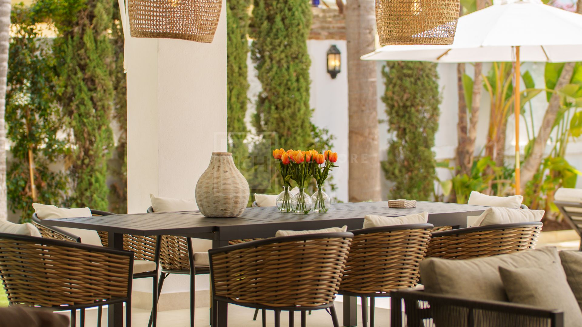 Beachfront Six Bedroom Villa With Panoramic Sea Views in Marbella