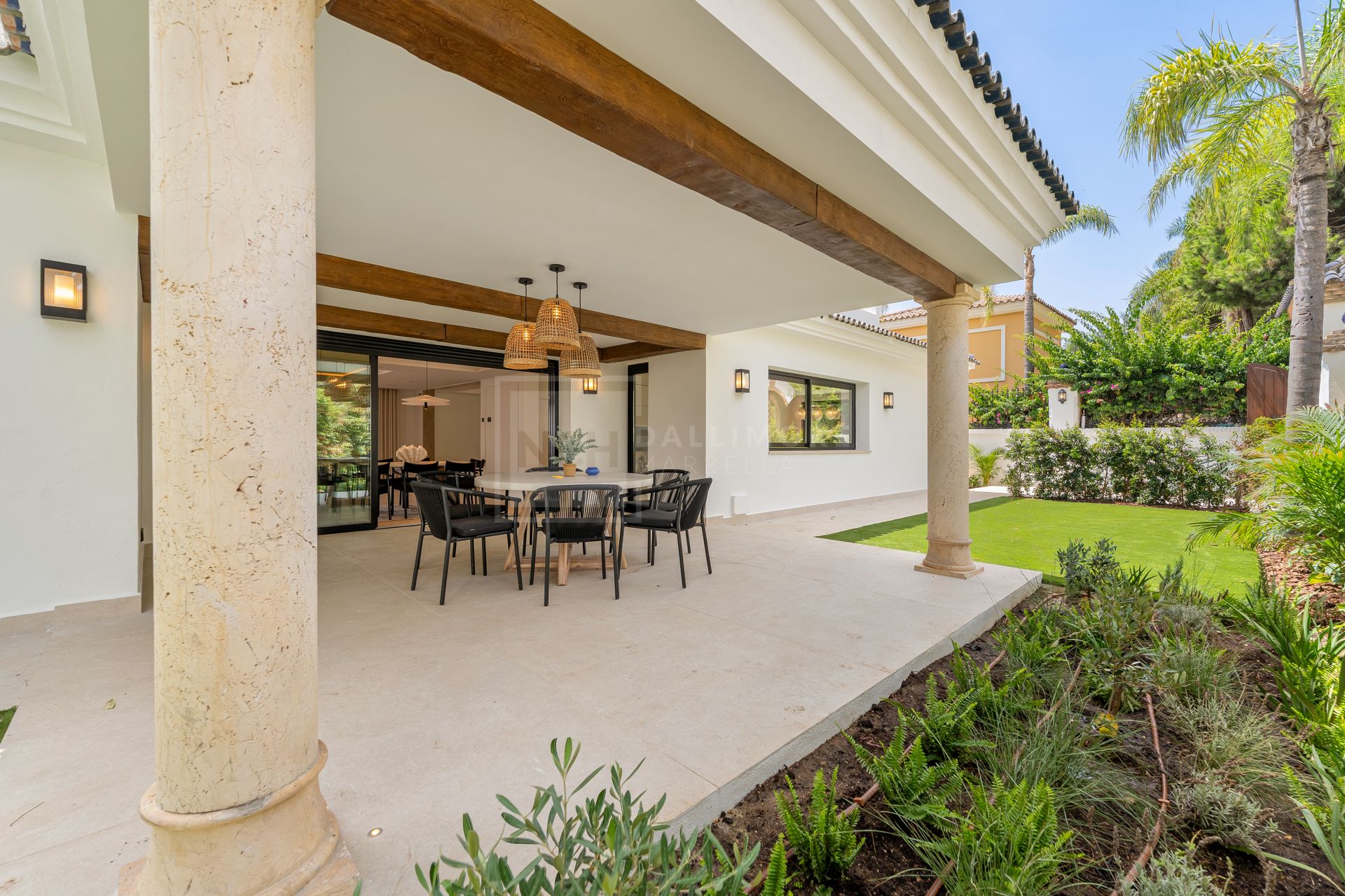 Beachfront Six Bedroom Villa With Panoramic Sea Views in Marbella