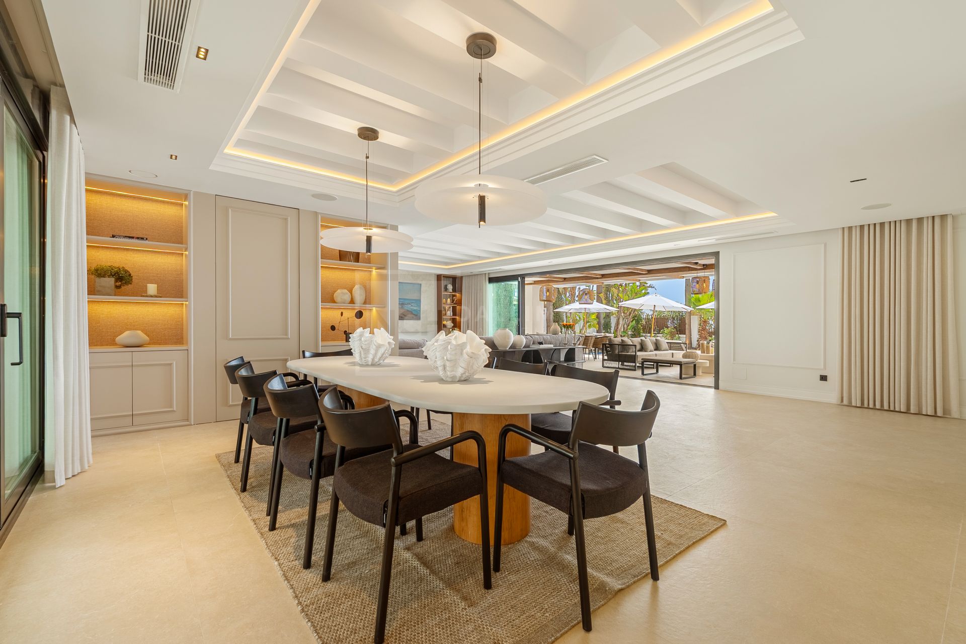 Beachfront Six Bedroom Villa With Panoramic Sea Views in Marbella