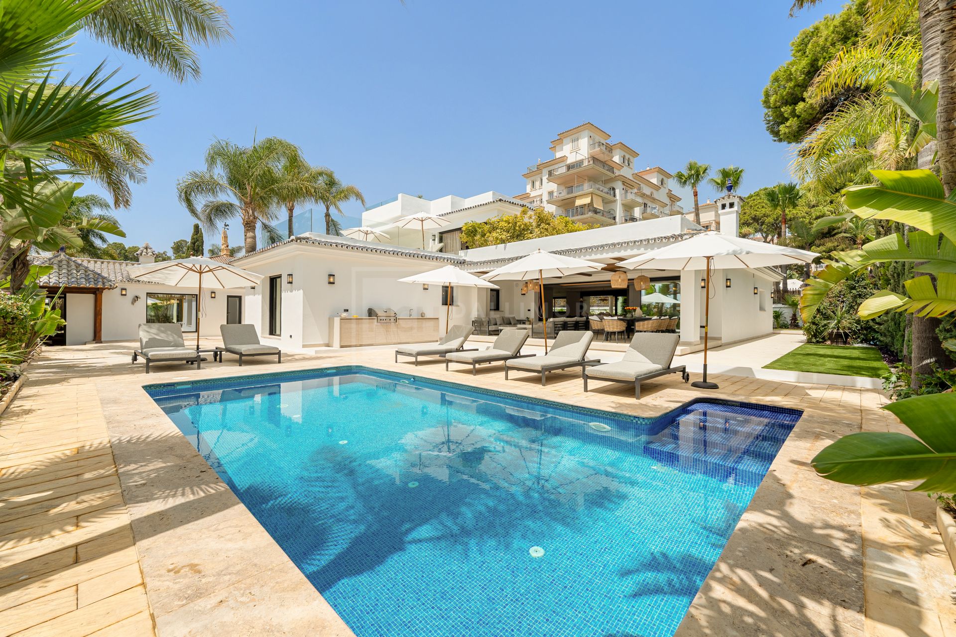Beachfront Six Bedroom Villa With Panoramic Sea Views in Marbella