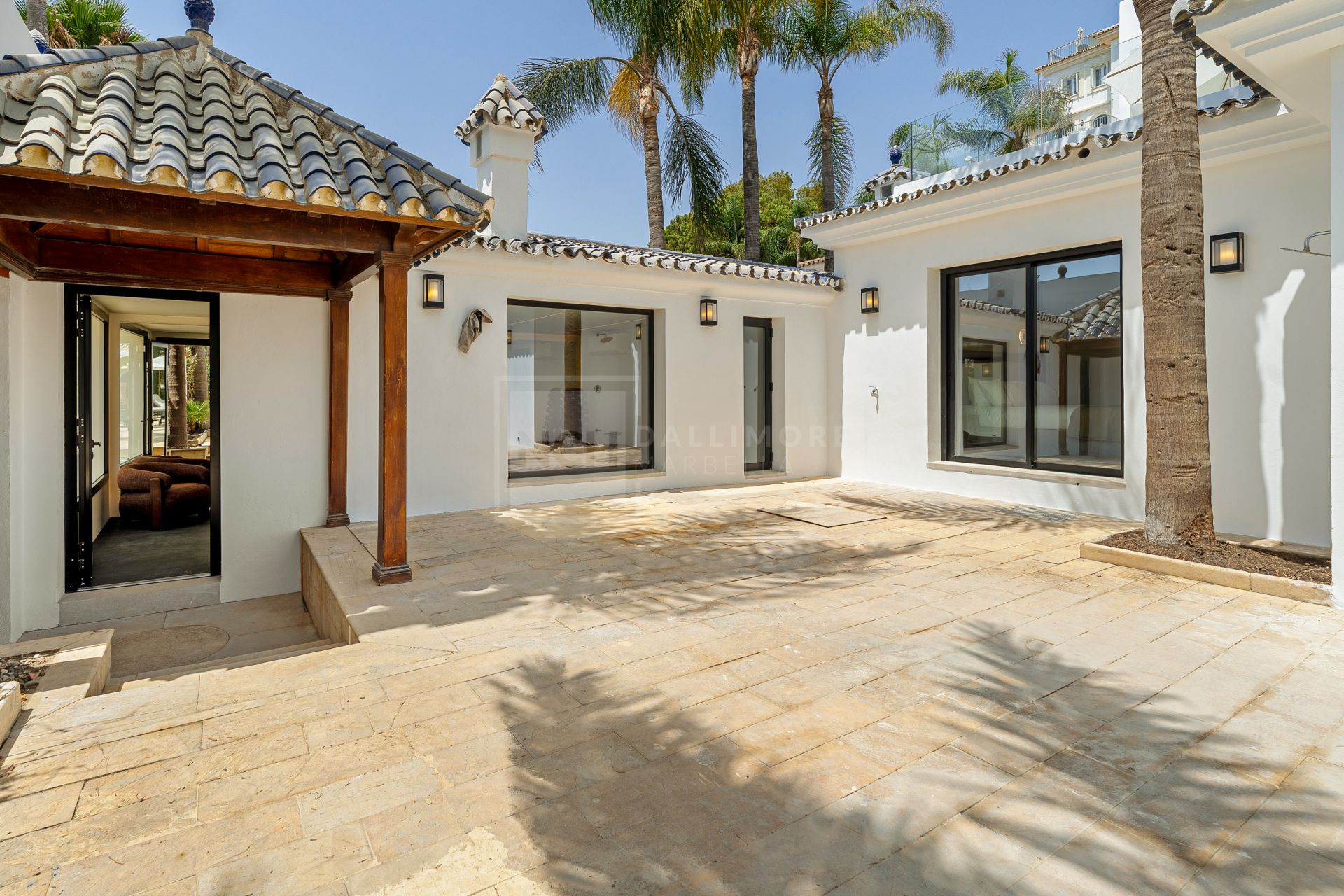 Beachfront Six Bedroom Villa With Panoramic Sea Views in Marbella