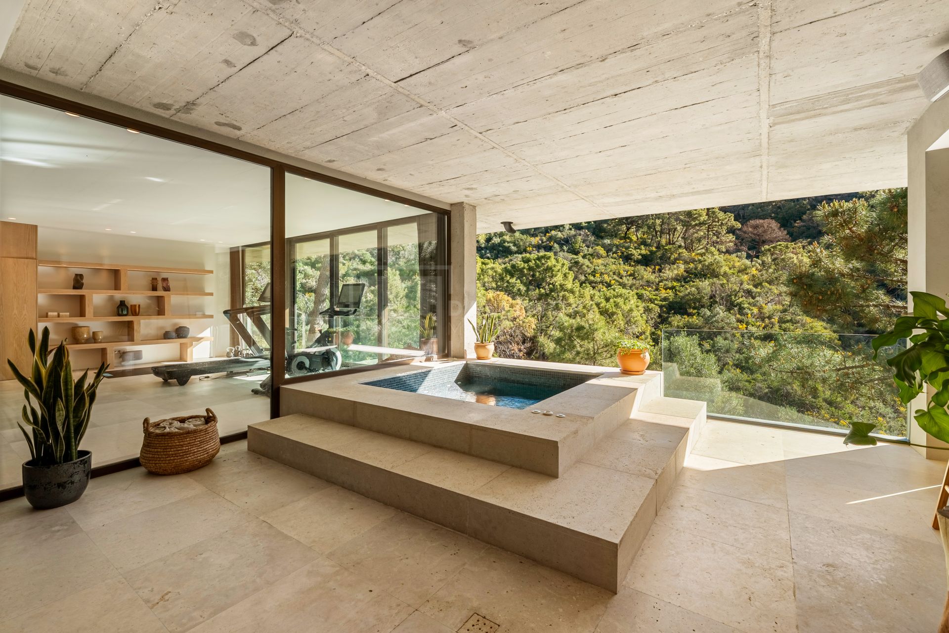 Villa de diseño con 5 dormitorios, spa, gimnasio y vistas panorámicas