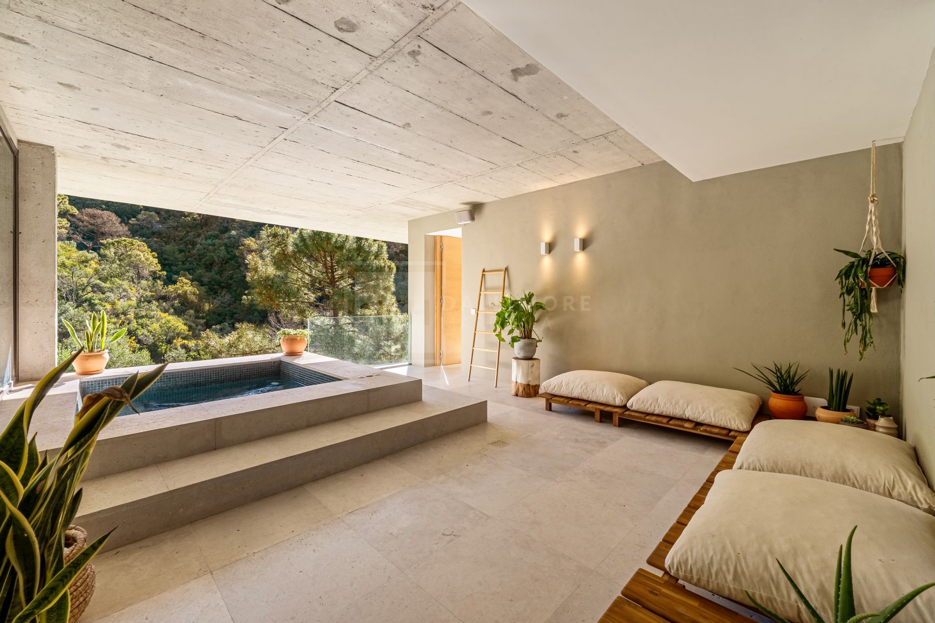 Villa de diseño con 5 dormitorios, spa, gimnasio y vistas panorámicas