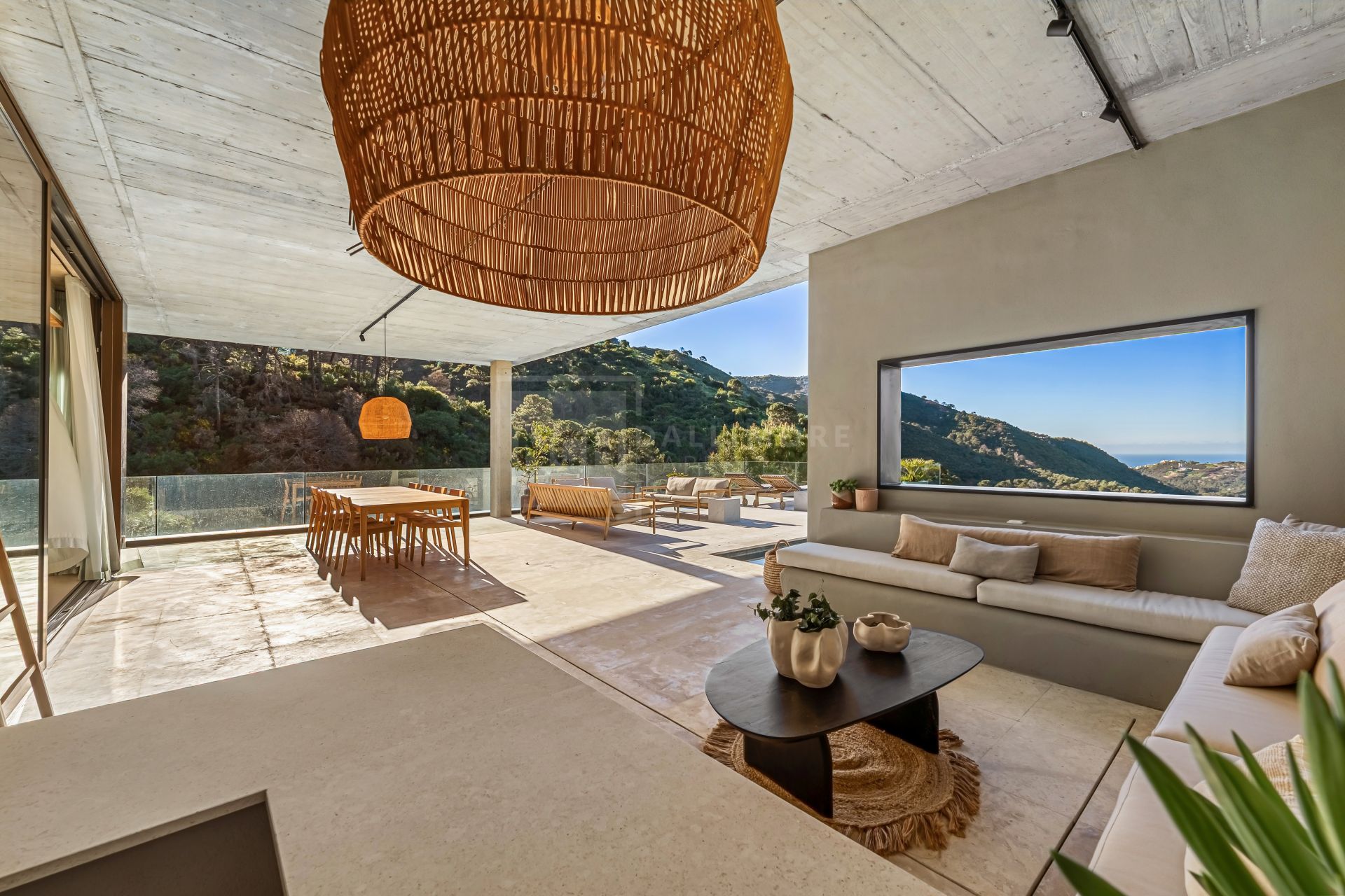 Villa de diseño con 5 dormitorios, spa, gimnasio y vistas panorámicas