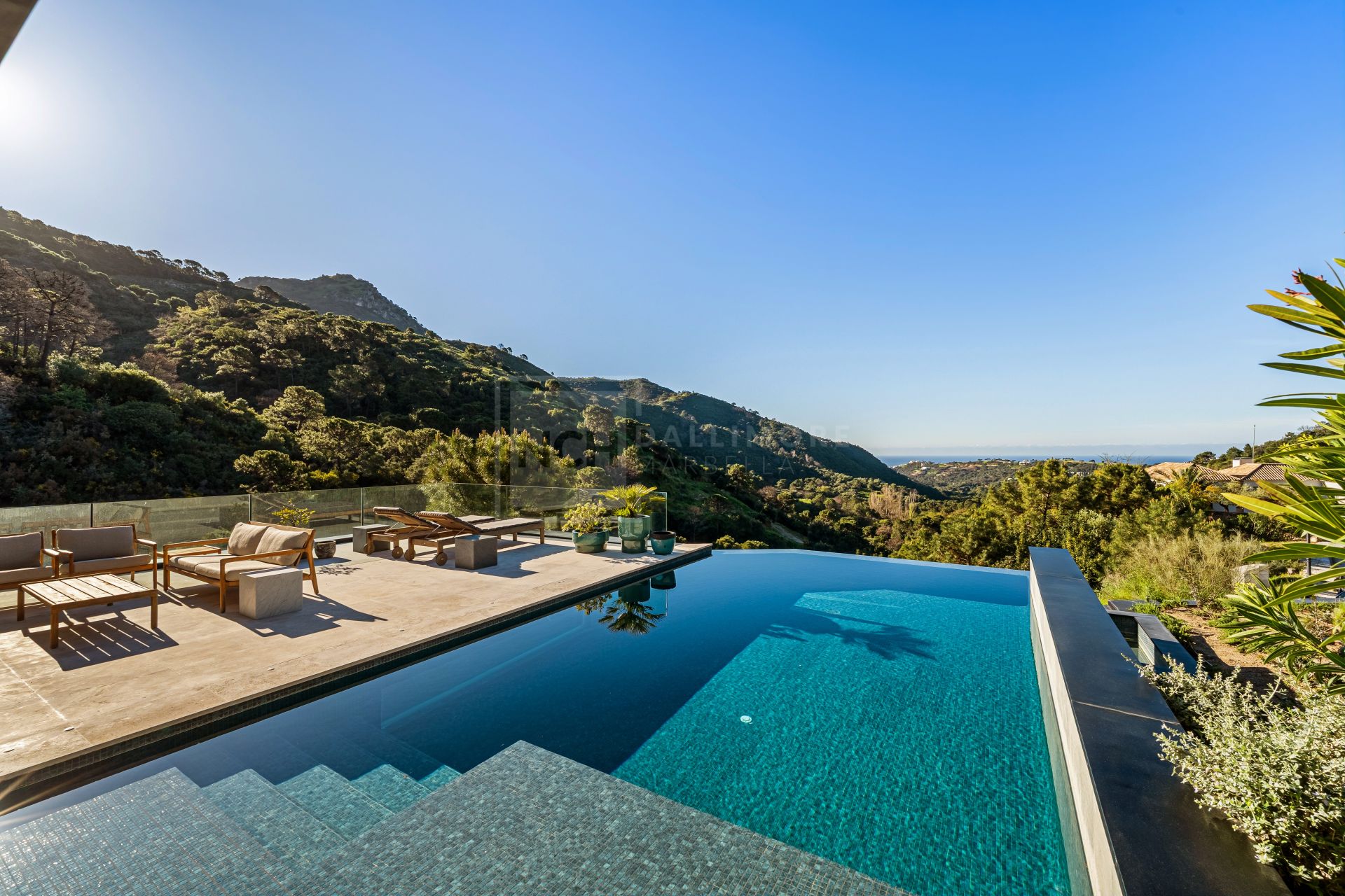 Villa de diseño con 5 dormitorios, spa, gimnasio y vistas panorámicas