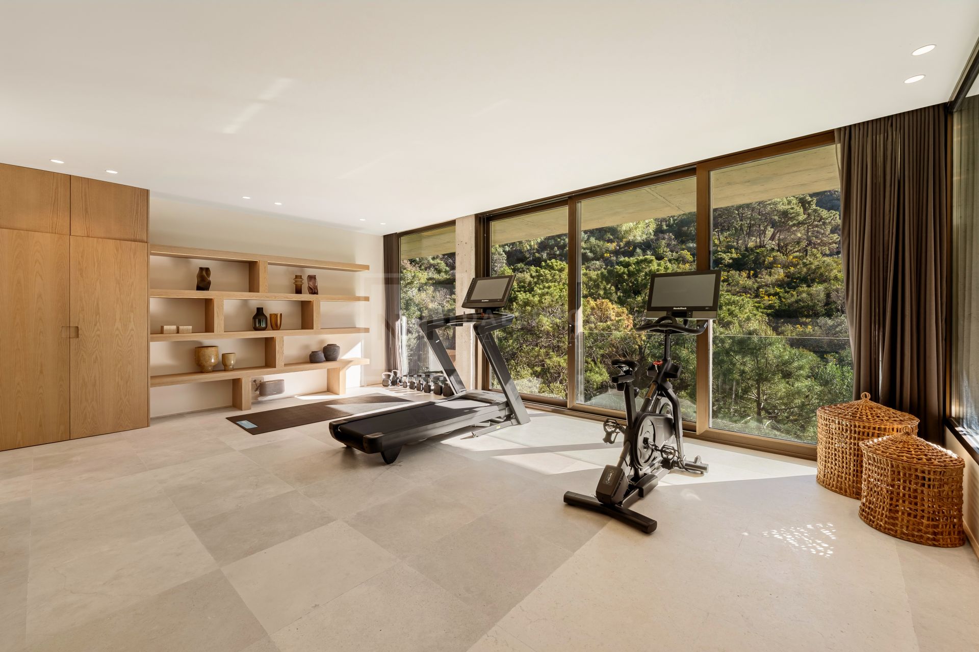 Villa de diseño con 5 dormitorios, spa, gimnasio y vistas panorámicas
