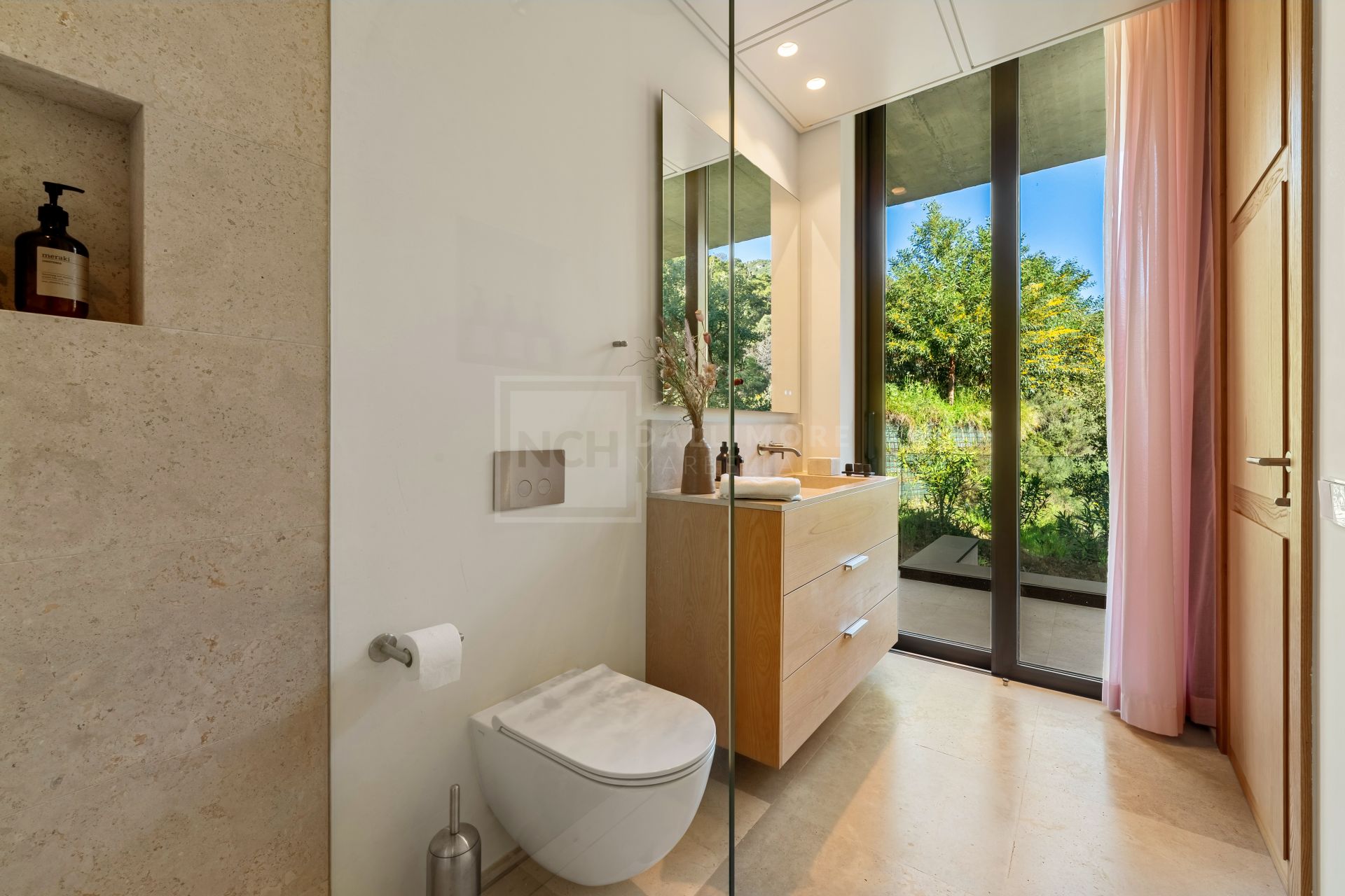Villa de diseño con 5 dormitorios, spa, gimnasio y vistas panorámicas
