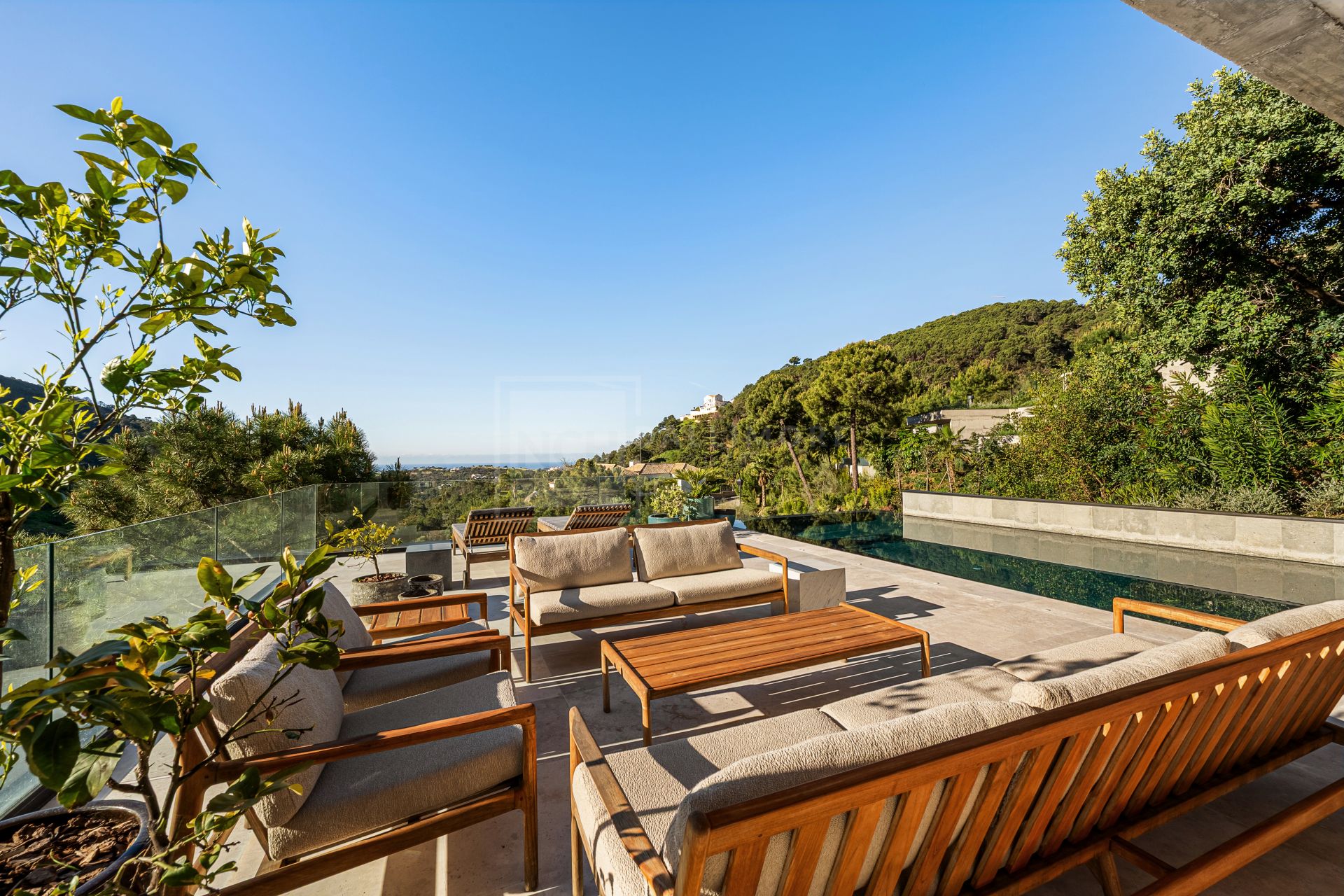 Villa de diseño con 5 dormitorios, spa, gimnasio y vistas panorámicas