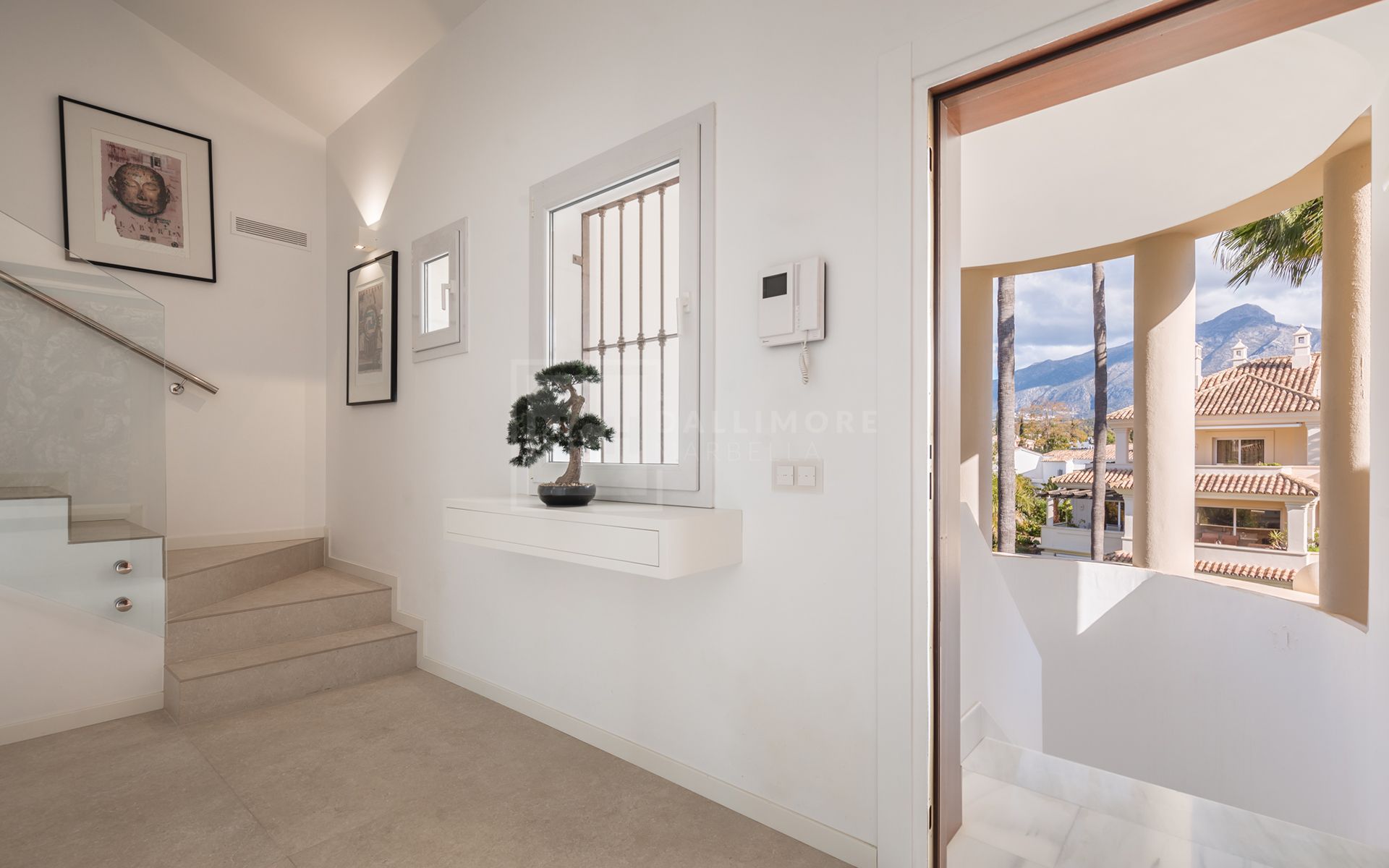 Exquisitely renovated, spacious duplex penthouse in Las Alamandas, Nueva Andalucía