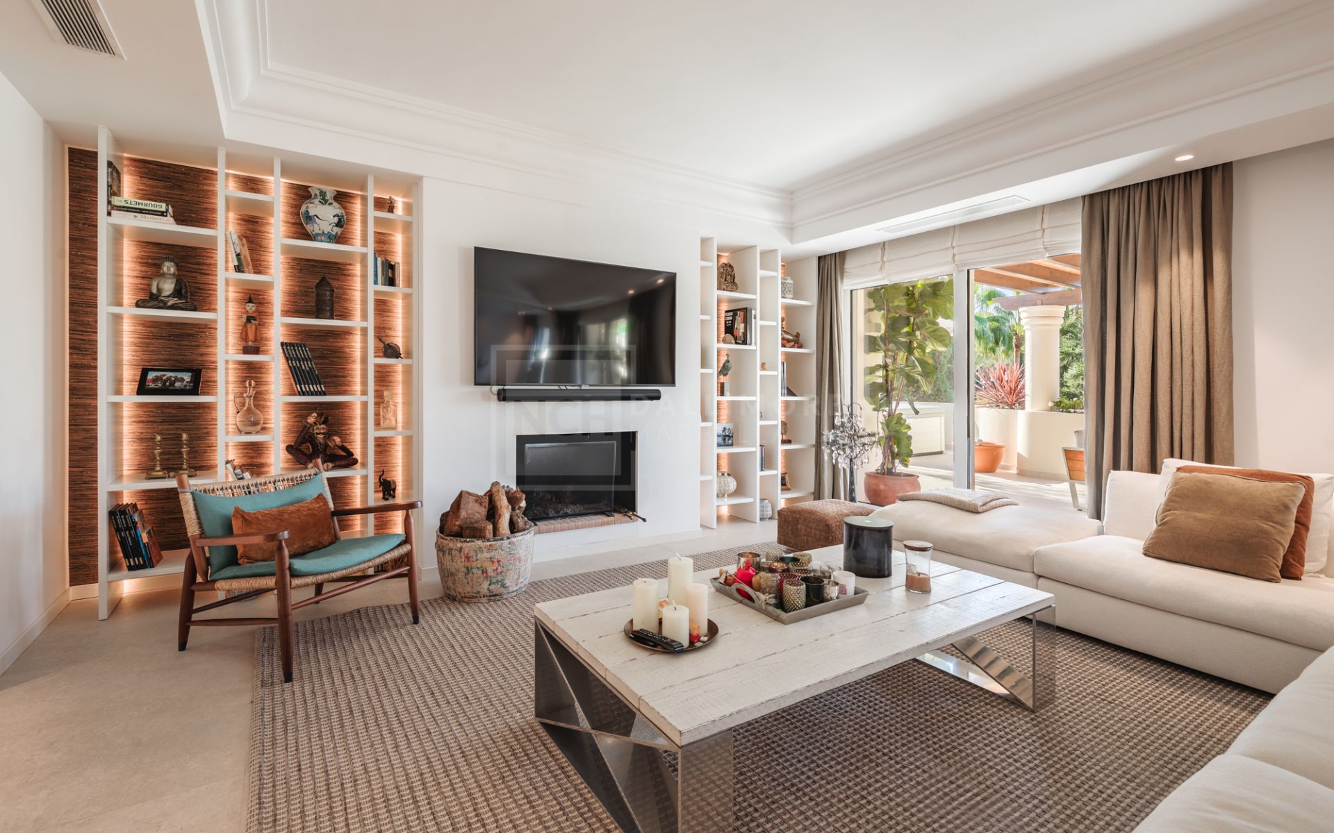 Exquisitely renovated, spacious duplex penthouse in Las Alamandas, Nueva Andalucía
