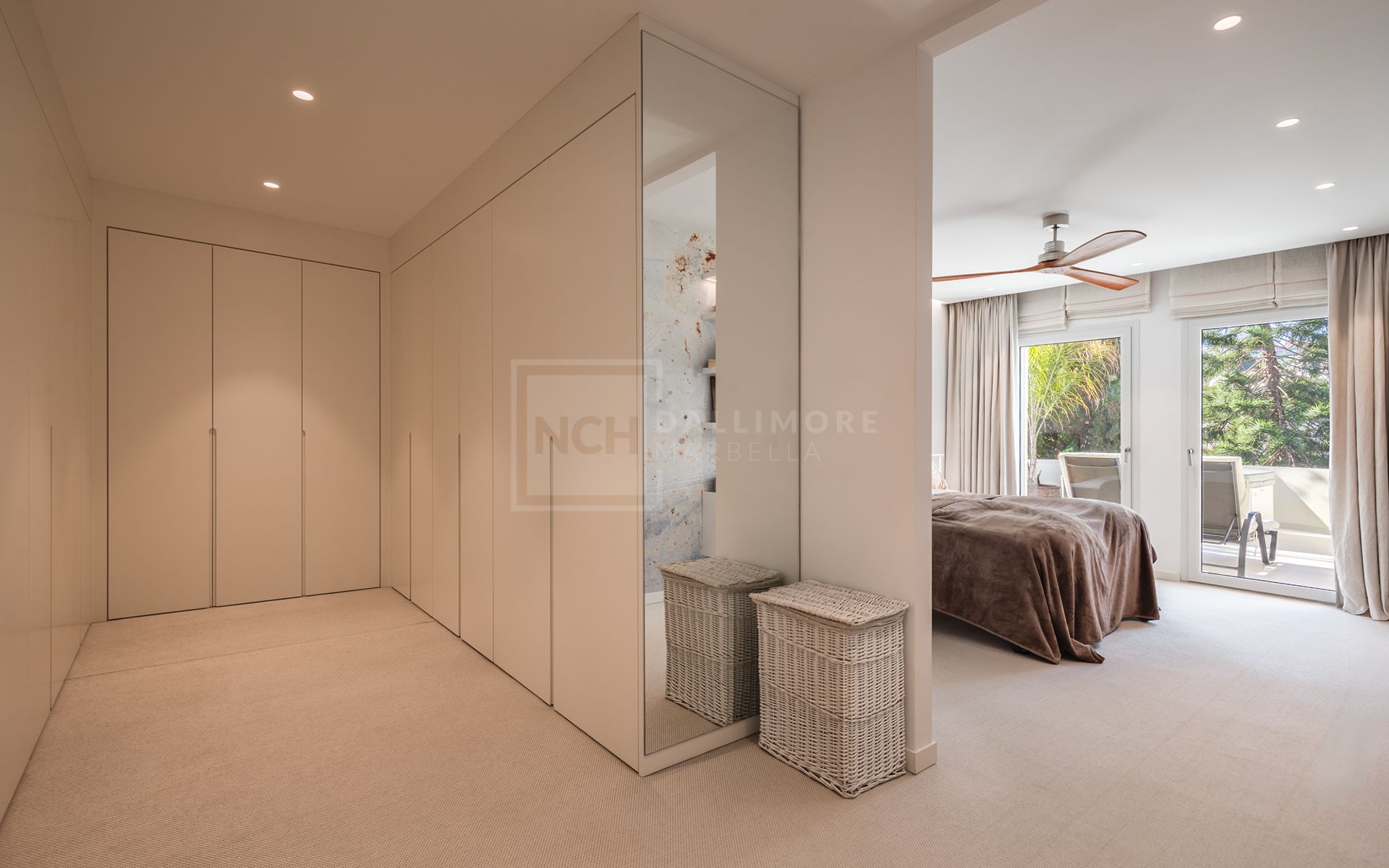 Exquisitely renovated, spacious duplex penthouse in Las Alamandas, Nueva Andalucía