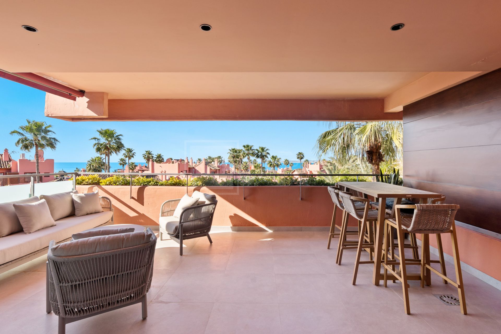 Sea View Luxury Penthouse - Newly Renovated on the Beach Side New Golden Mile