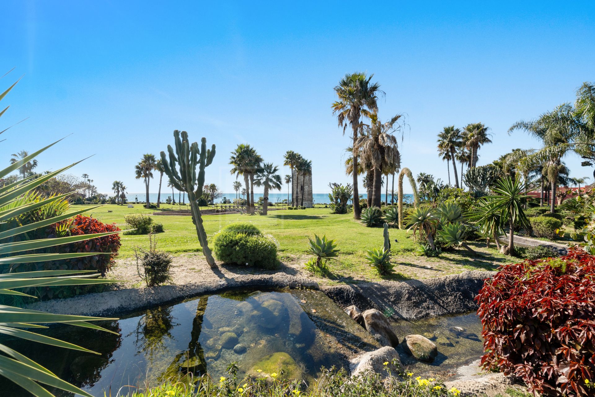 Sea View Luxury Penthouse - Newly Renovated on the Beach Side New Golden Mile