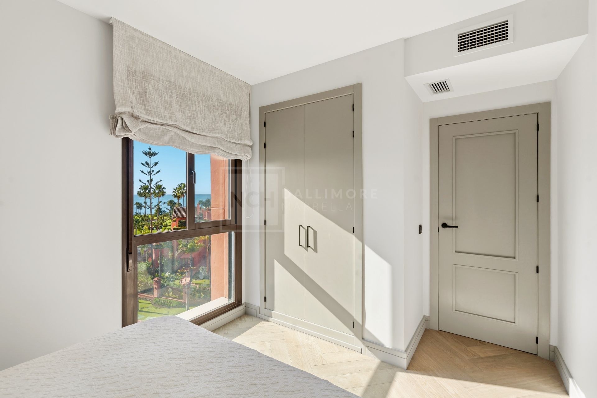 Sea View Luxury Penthouse - Newly Renovated on the Beach Side New Golden Mile