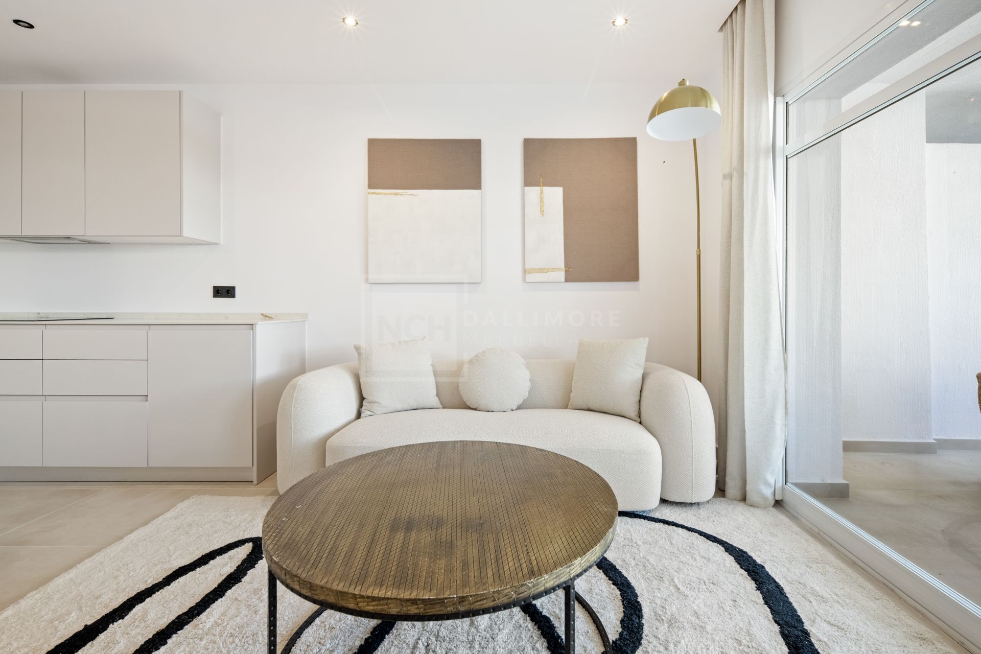 Apartamento de Tres Dormitorios Totalmente Renovado en el Corazón de Nueva Andalucía, Aloha