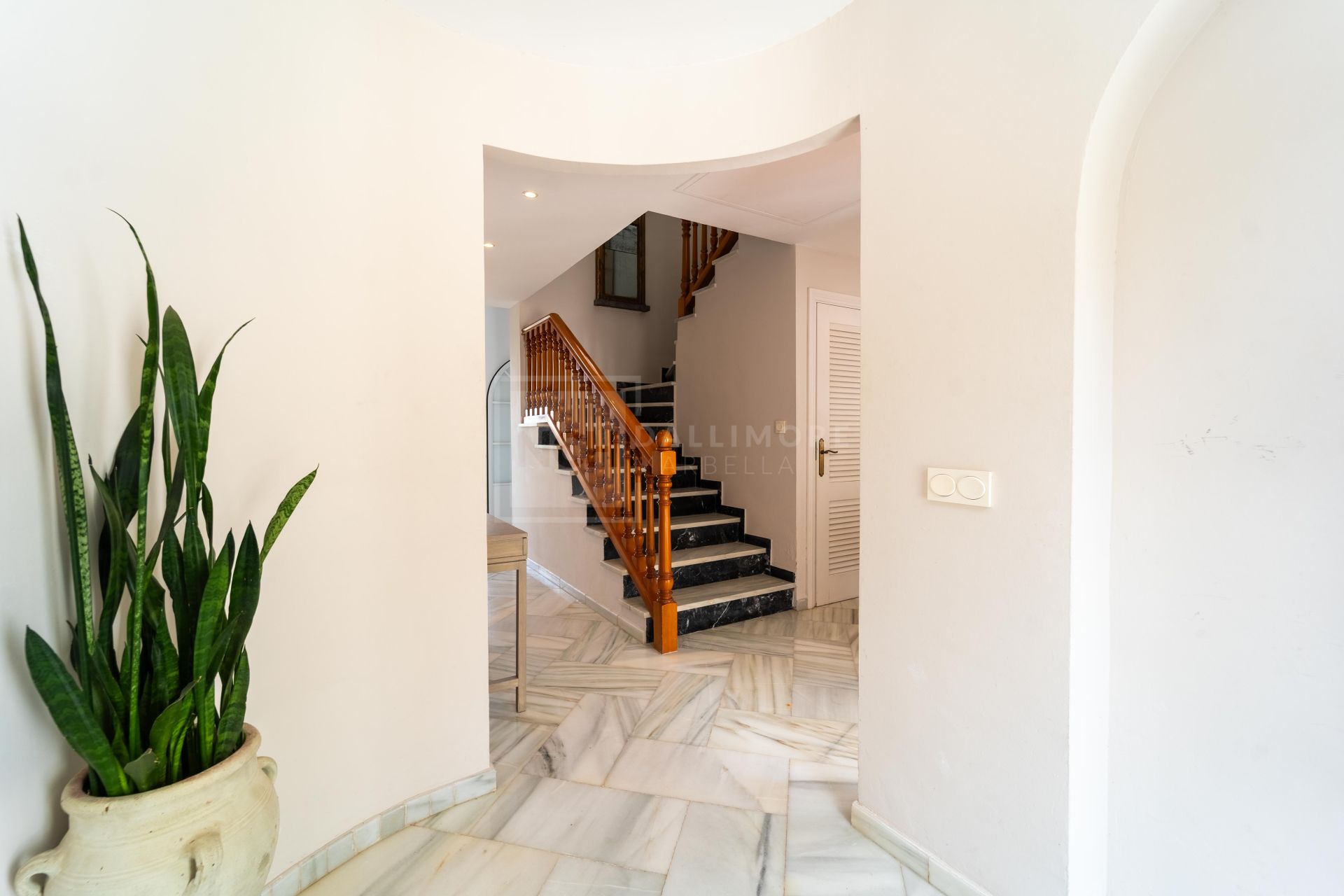 Villa en venta en Elviria, Marbella Este