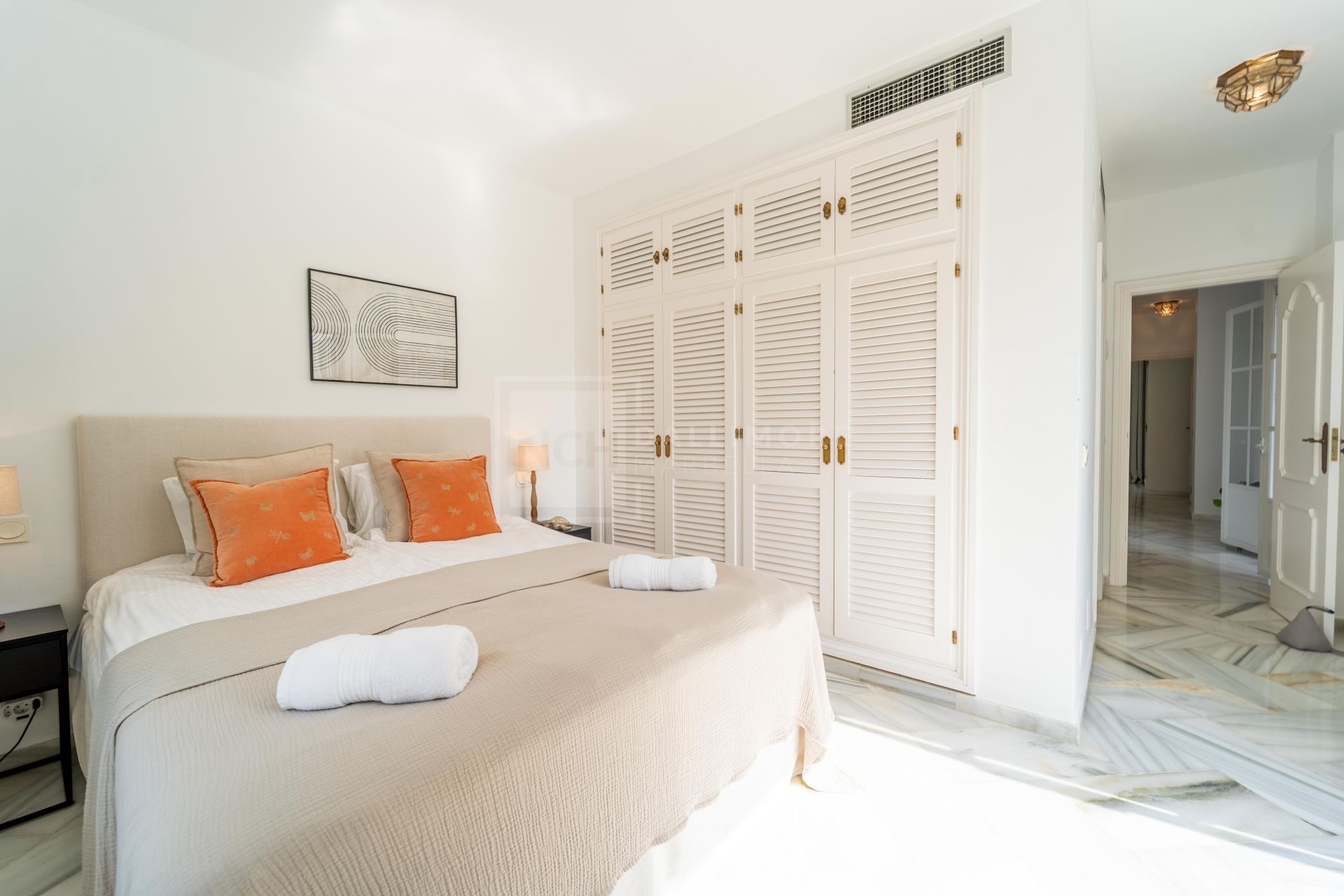 Villa en venta en Elviria, Marbella Este