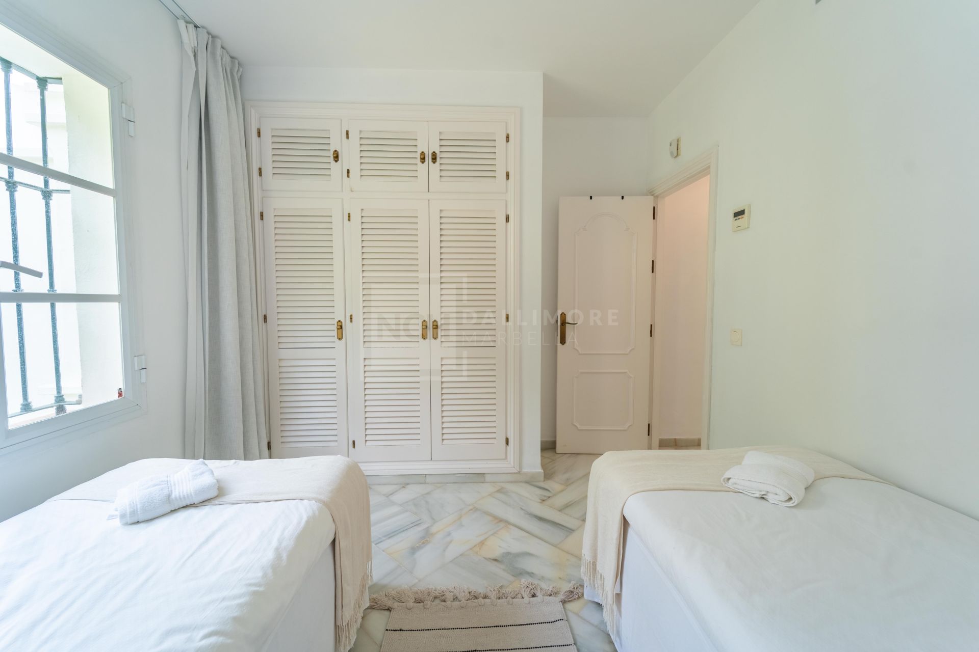 Villa en venta en Elviria, Marbella Este