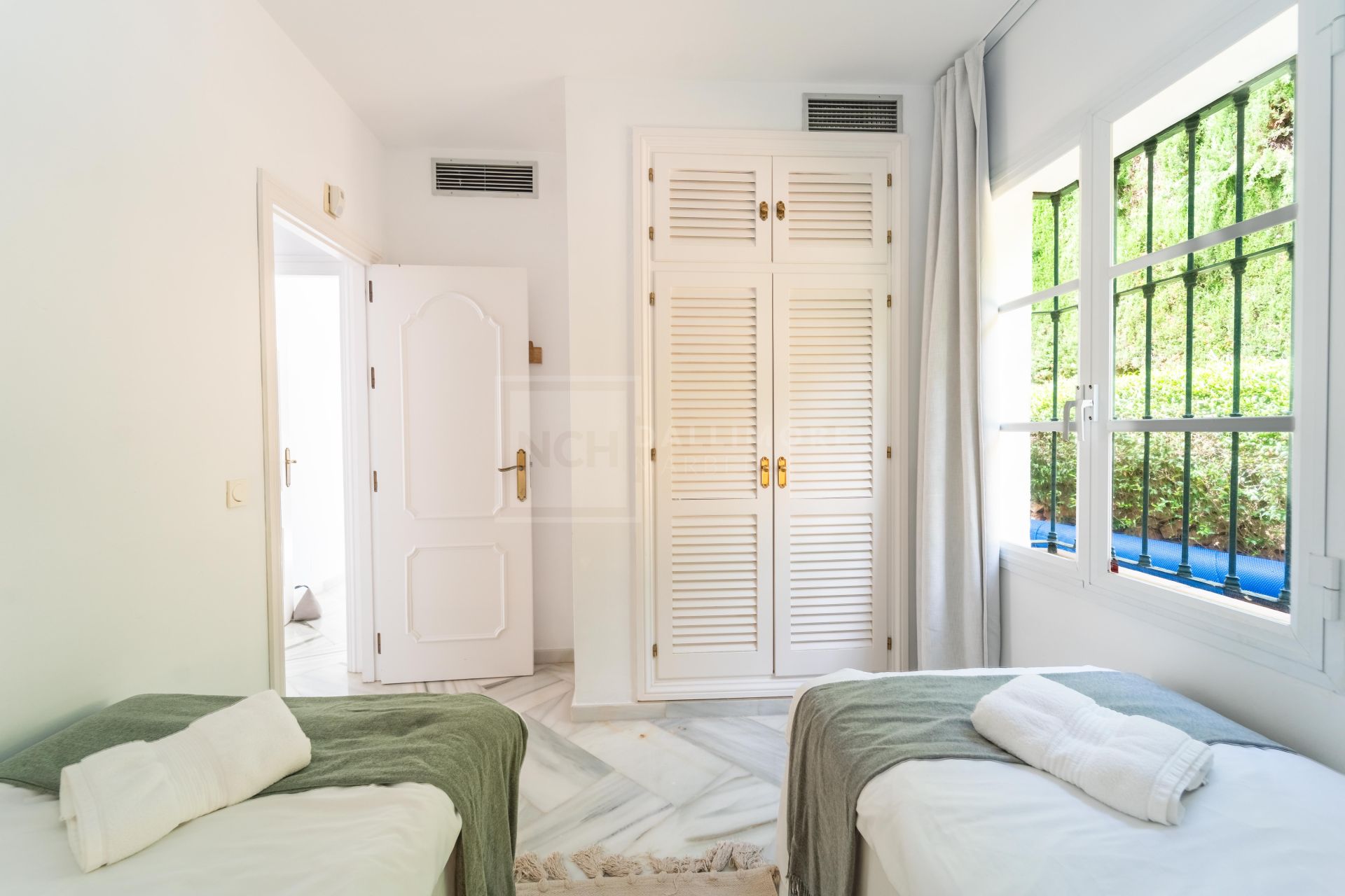 Villa en venta en Elviria, Marbella Este